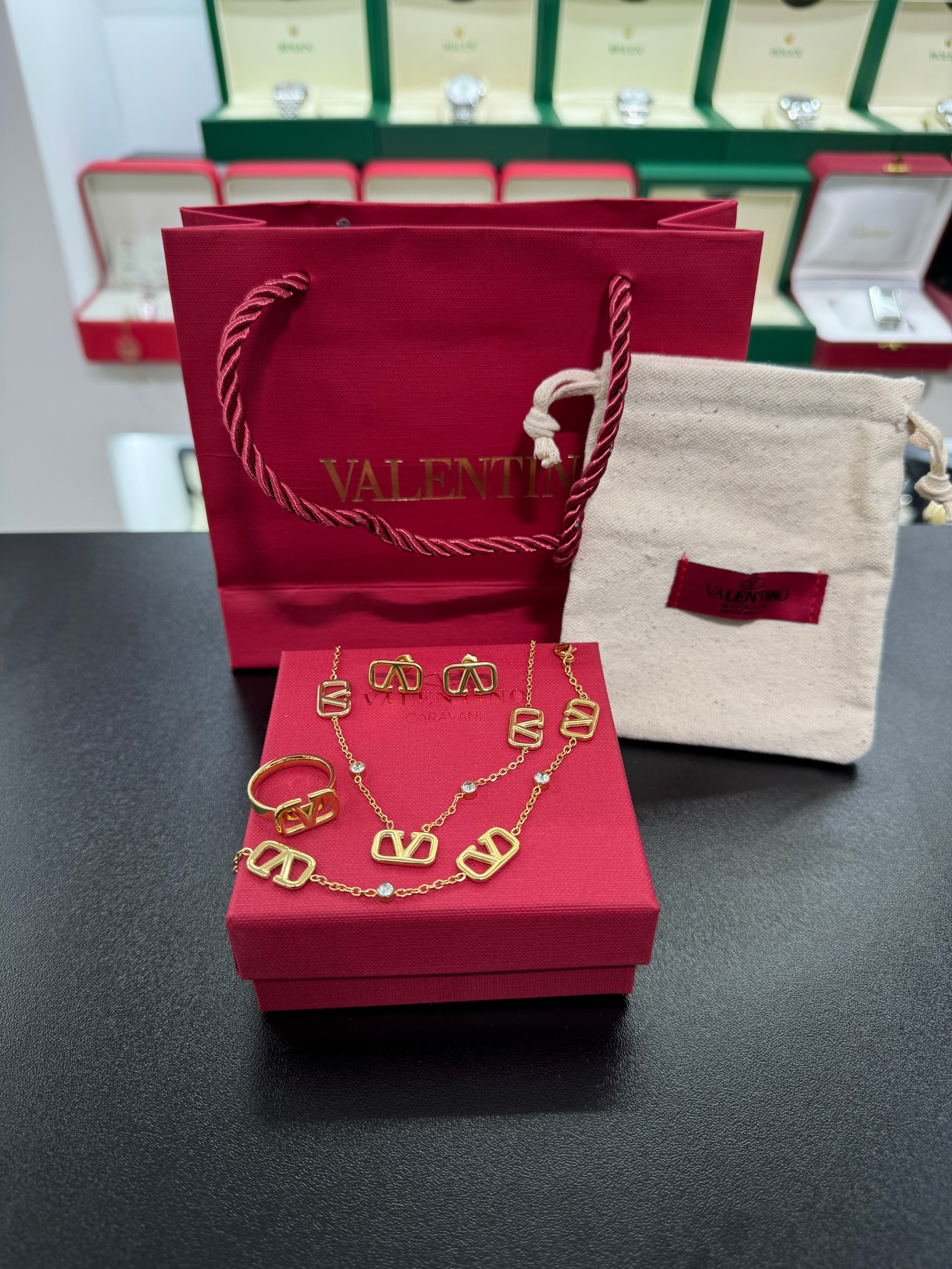 طقم فلانتينو بالخاتم