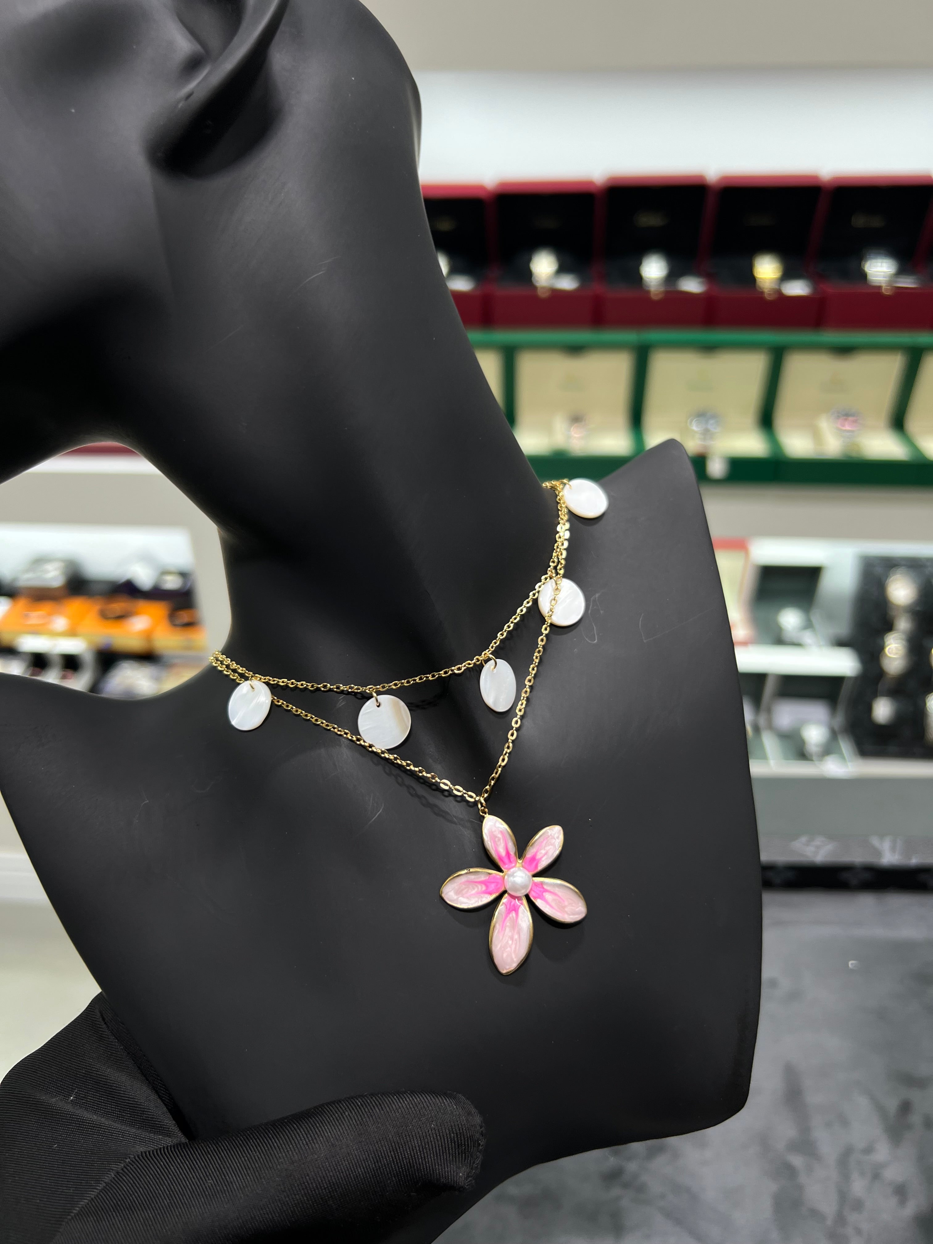 سلسال الورده لون وردي