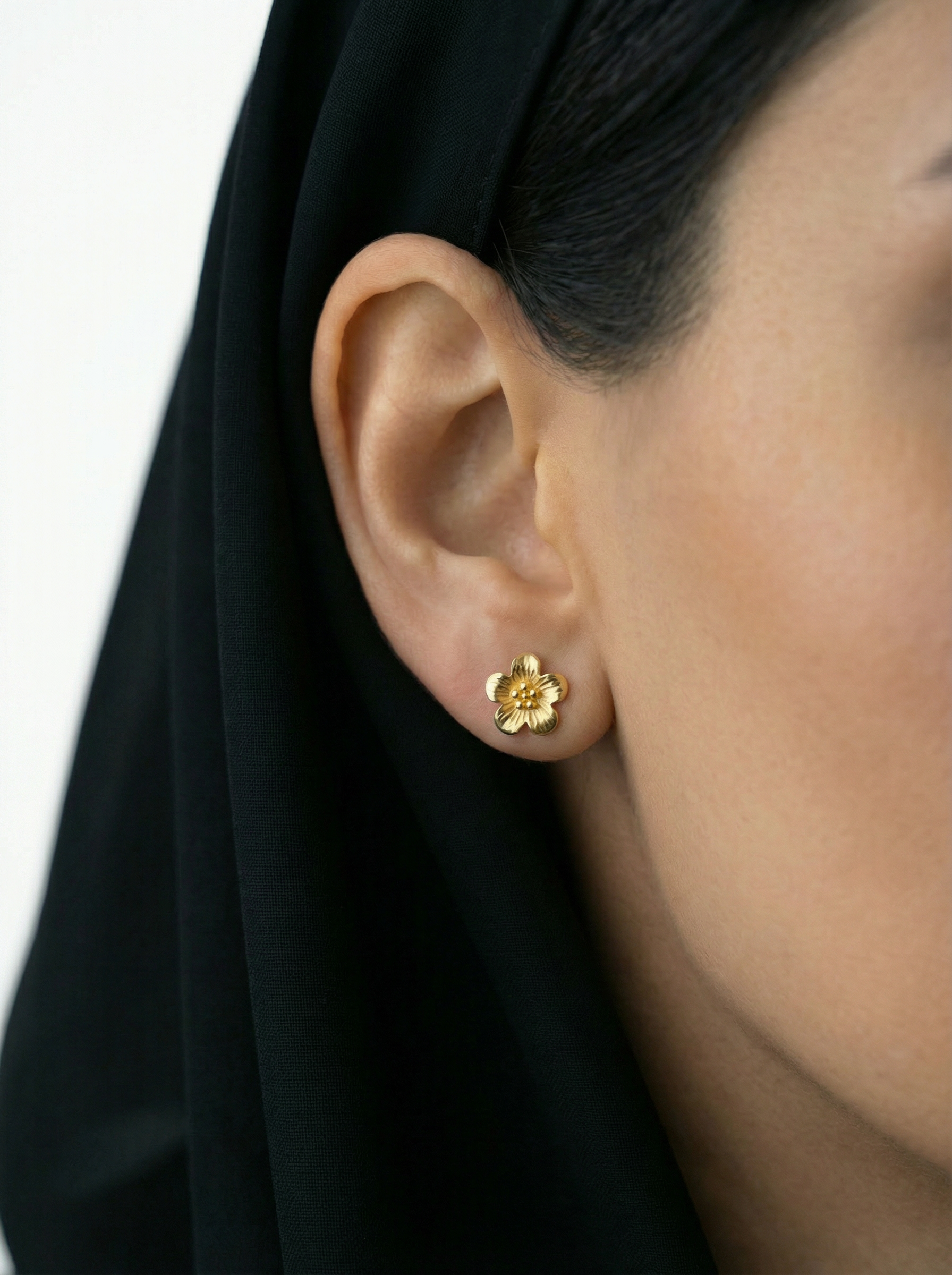 أقراط أذن الورده بريمه