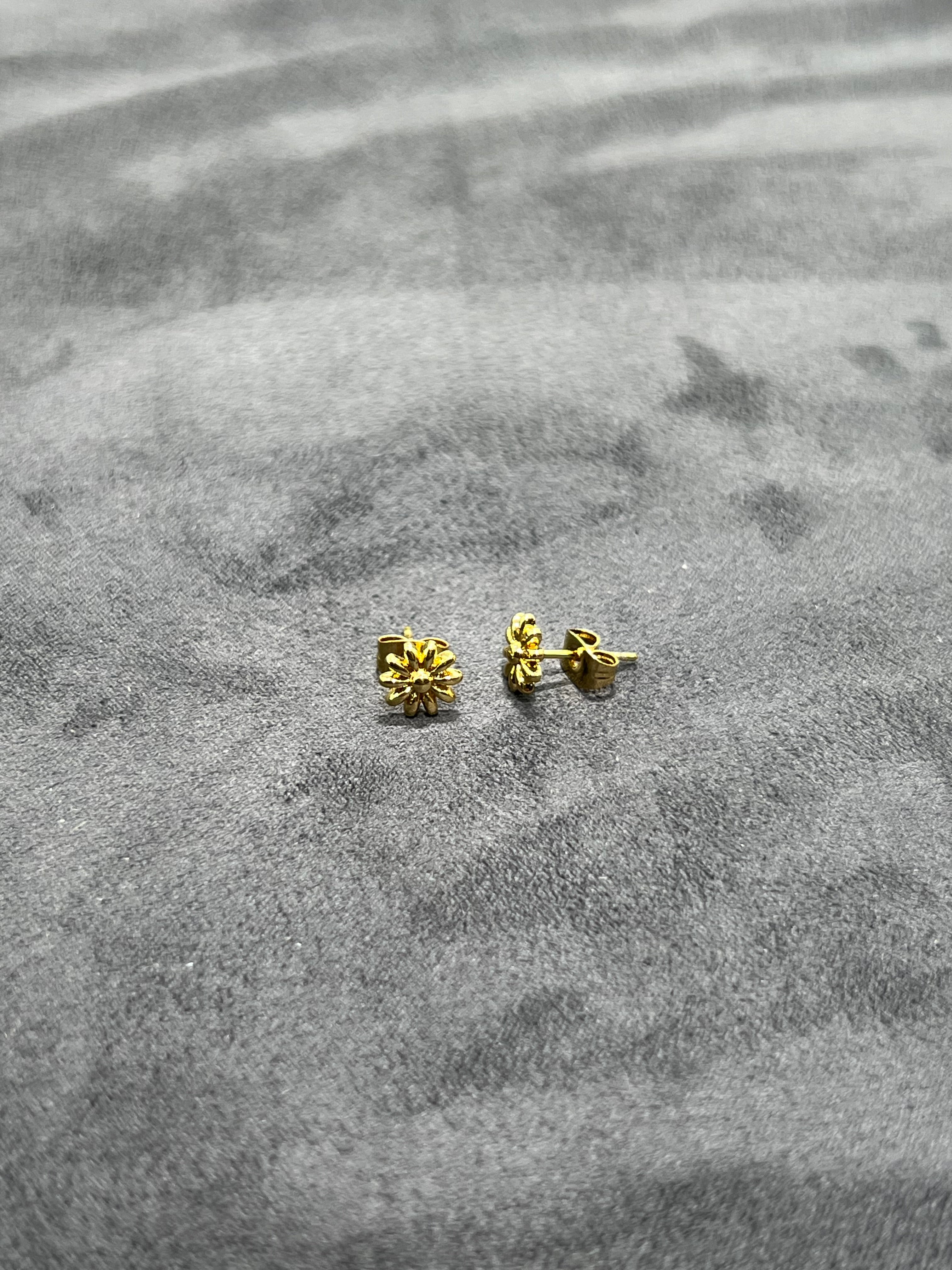 أقراط أذن الورده الصغيره