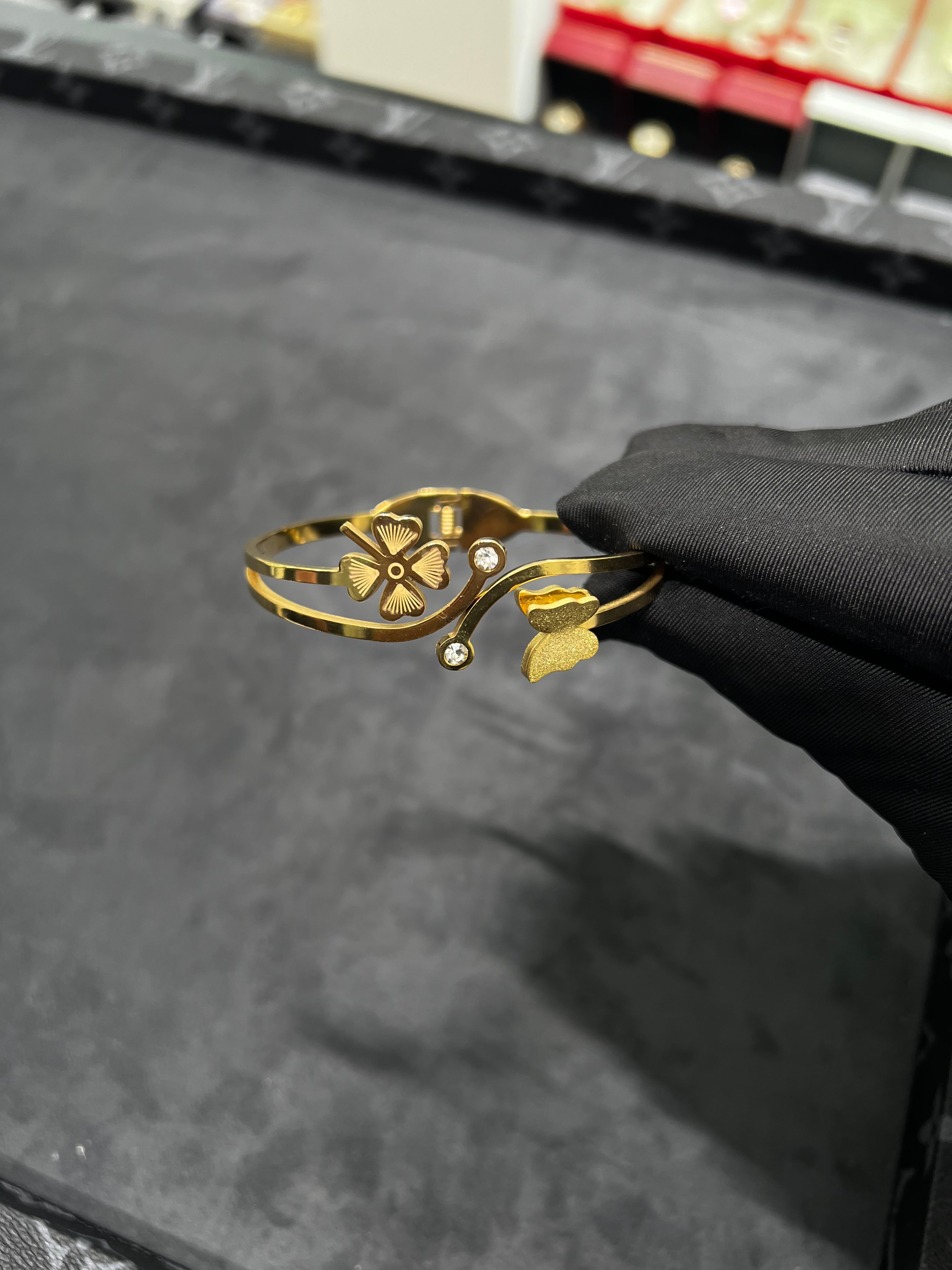 سوار الورقه والفراشه