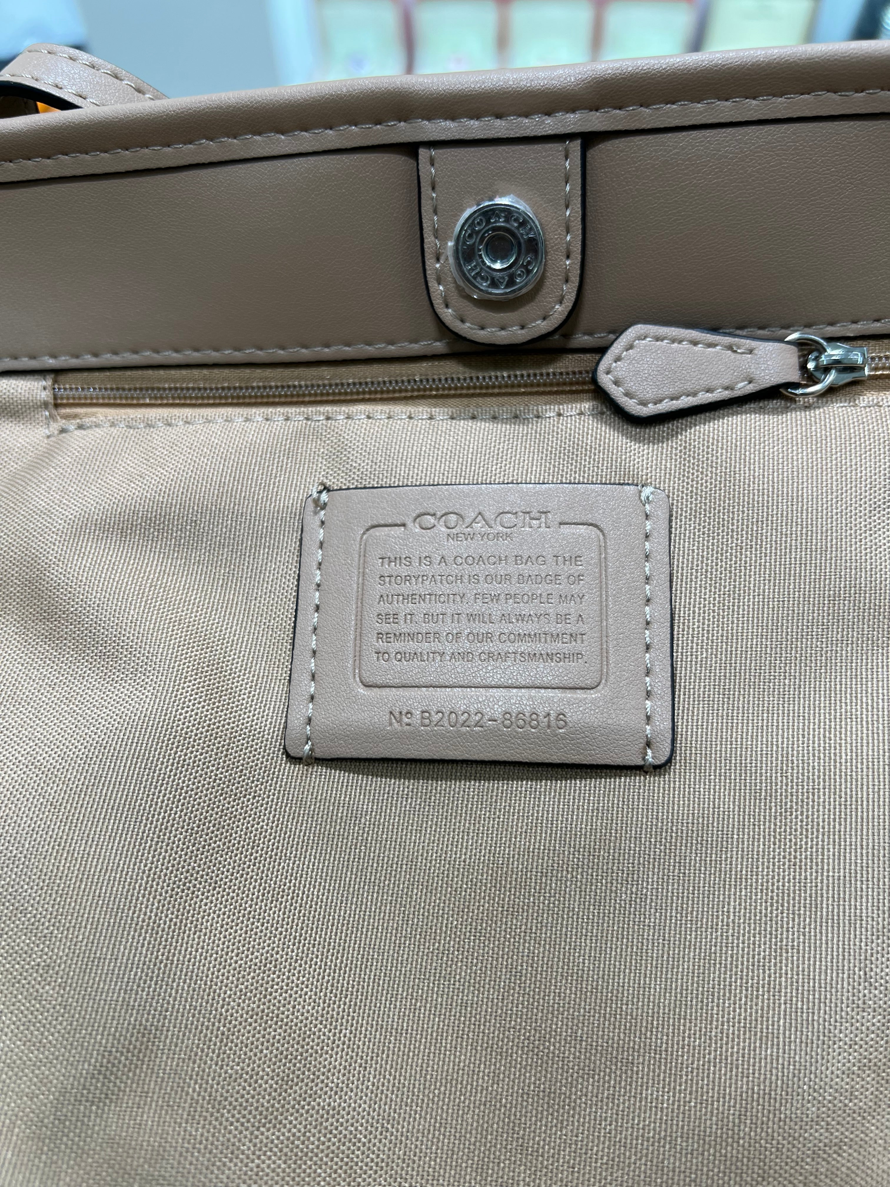 City Tote Bag In Signature Canvas