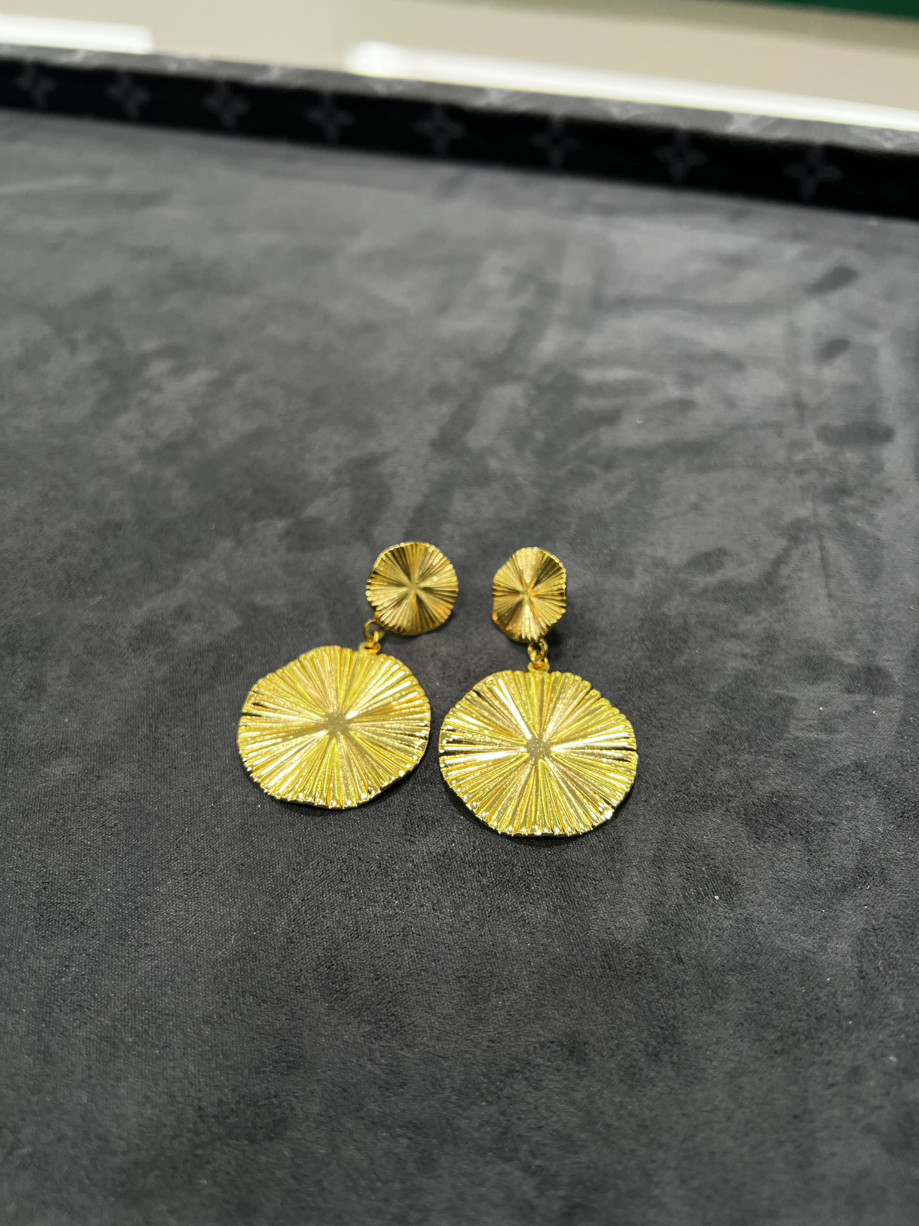 أقراط أذن الدائره المزخرفه