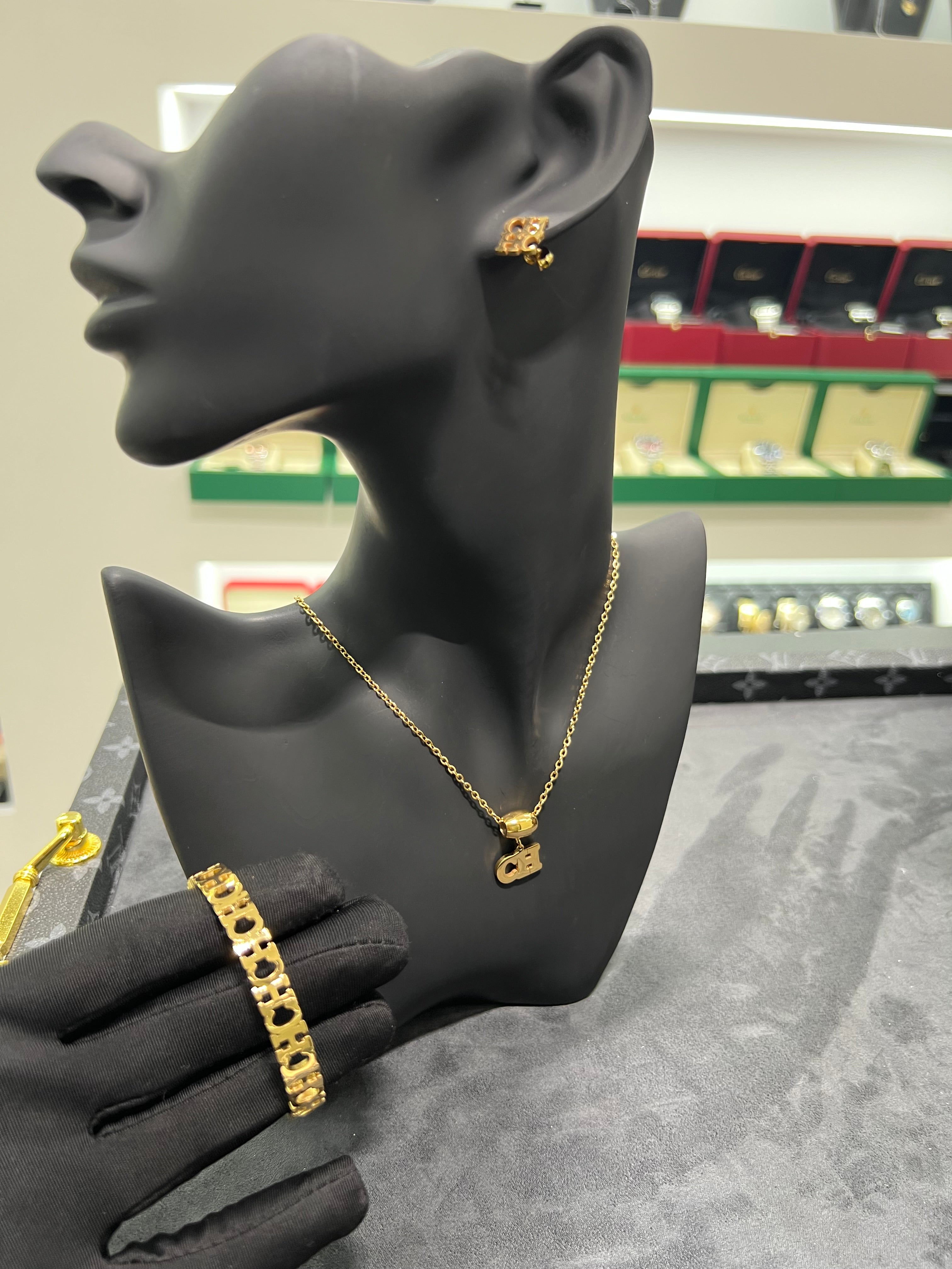 طقم CH بالشعار الصغير