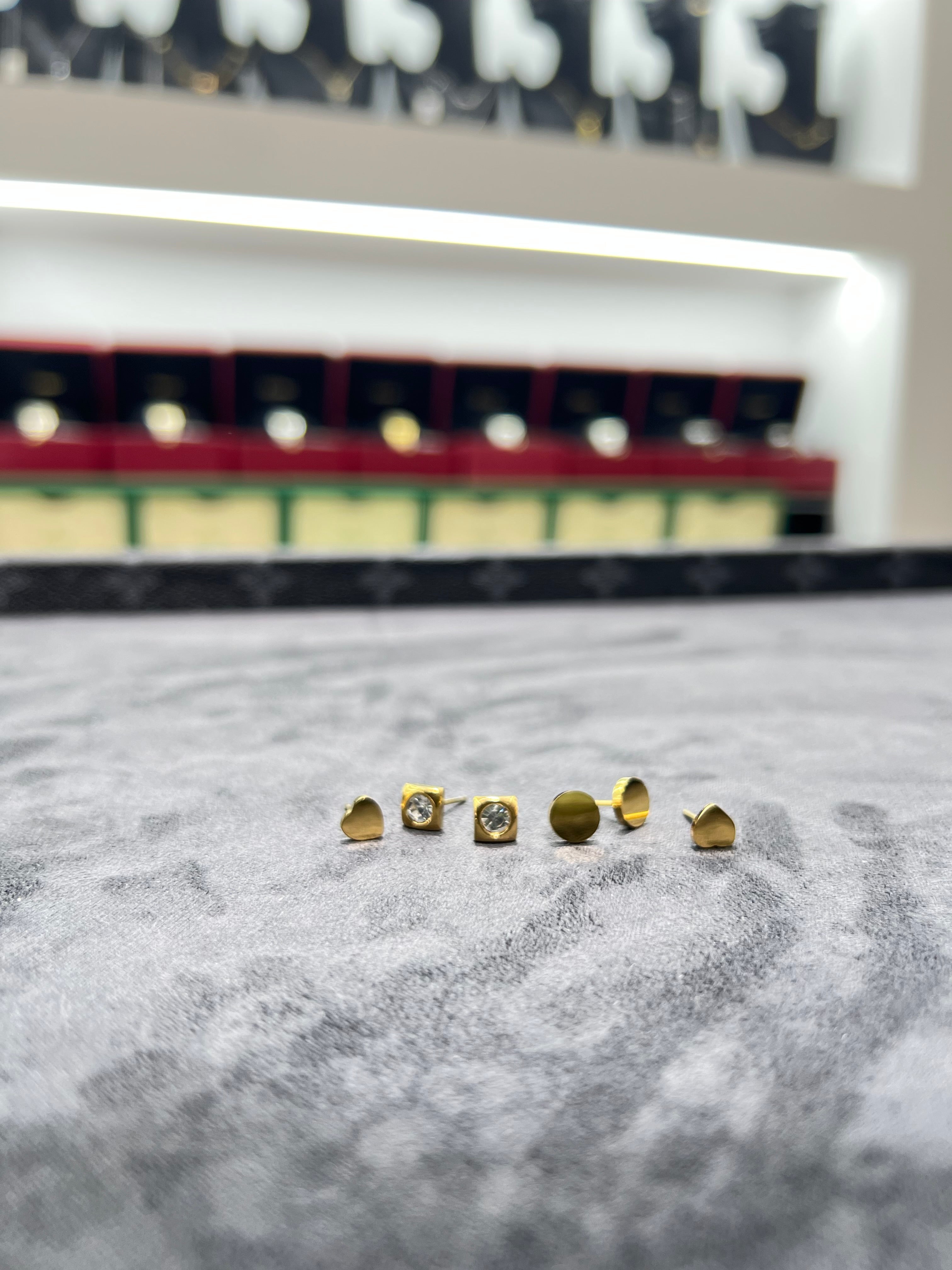 أقراط أذن التلاثيات القلب