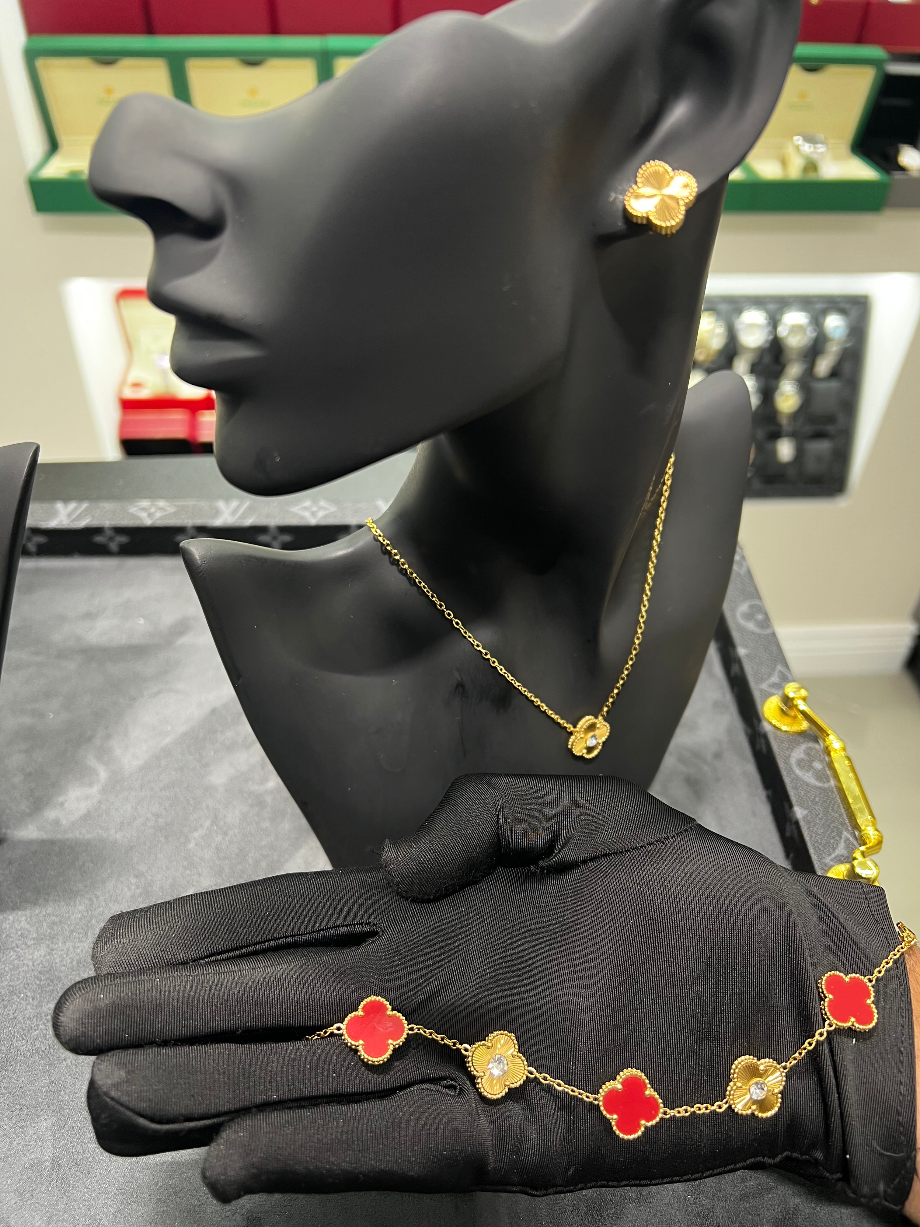 طقم فان كلييف حني مرصع