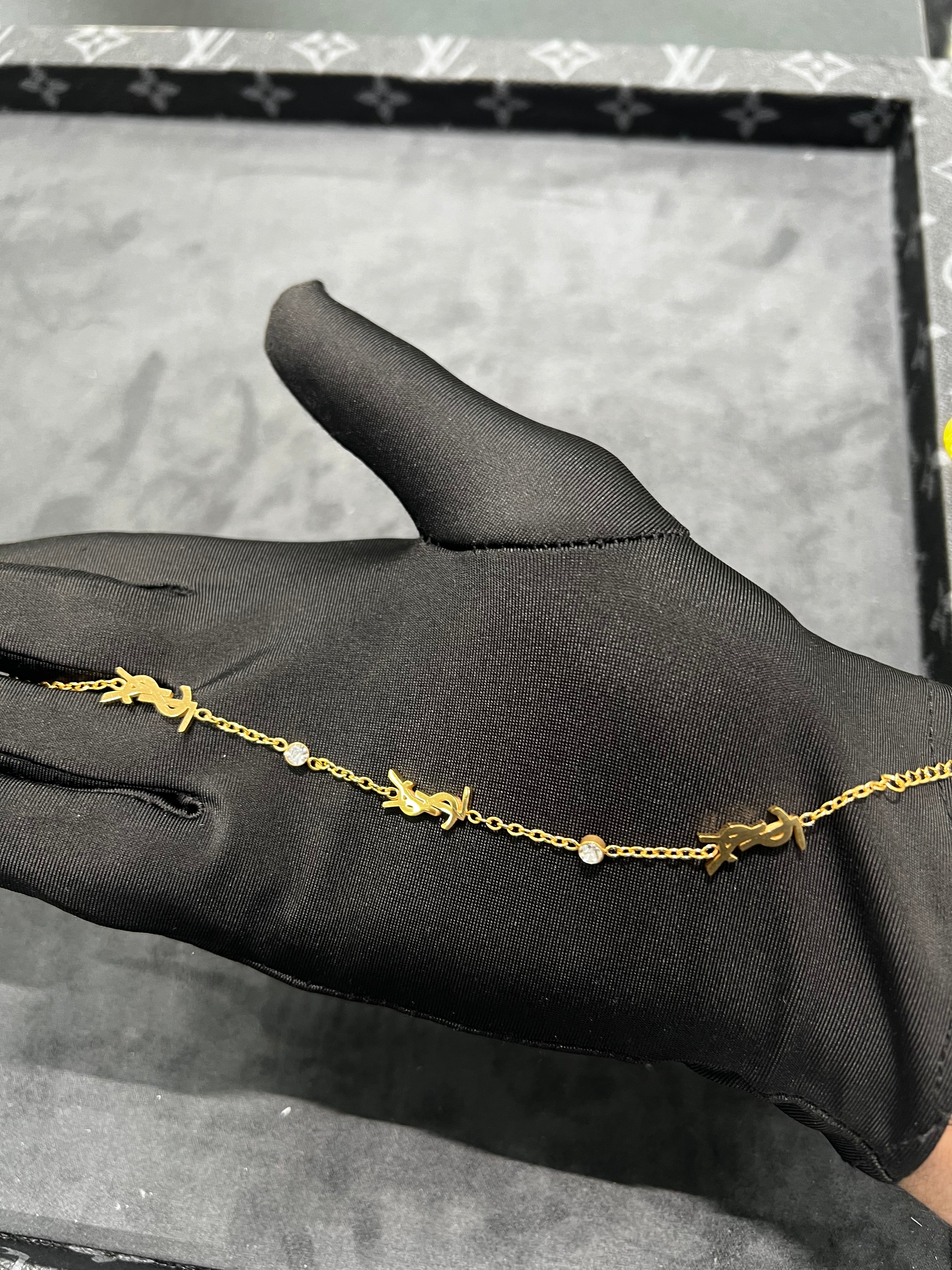 انسيال سان لوران التلاثي