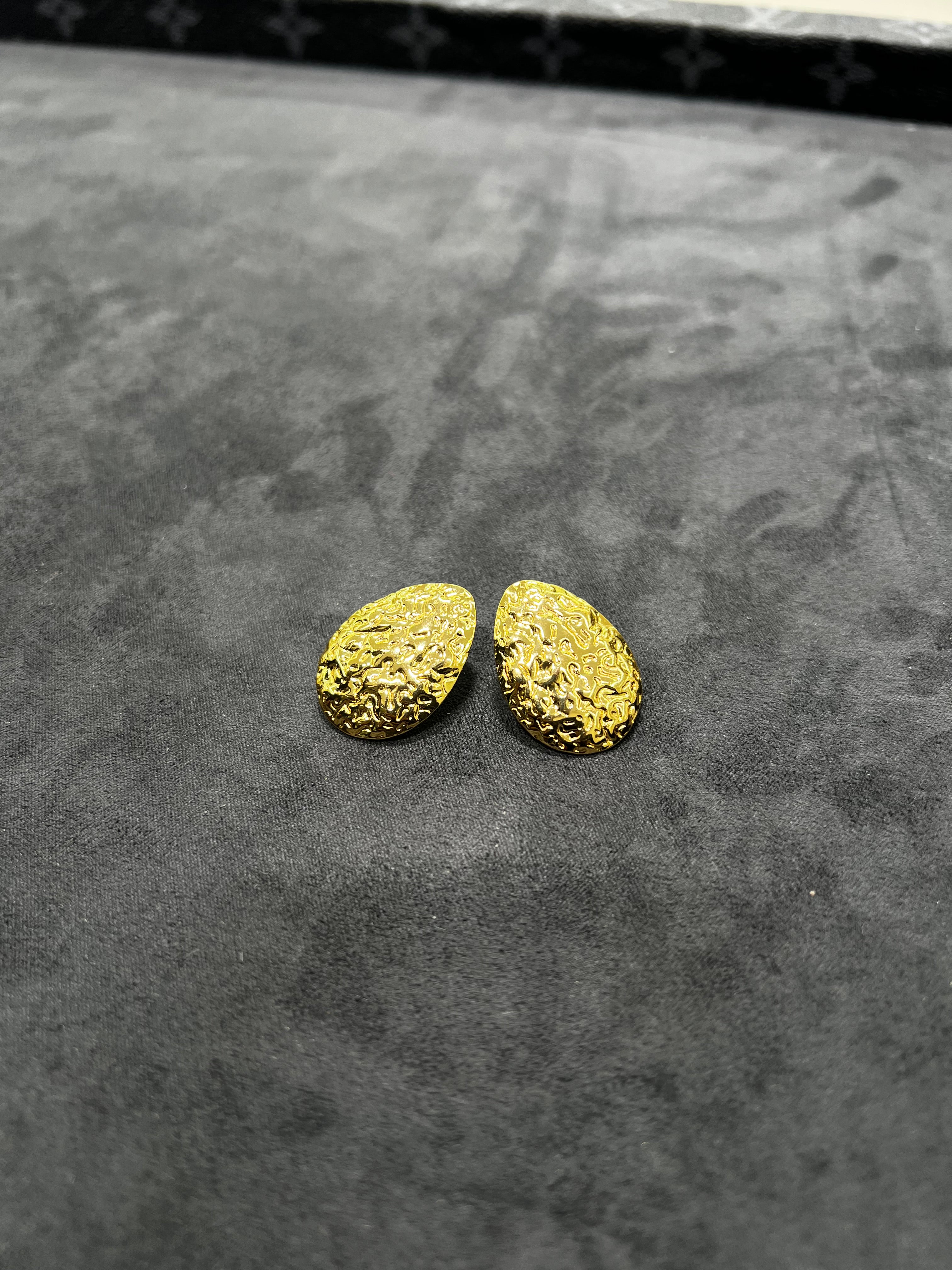 اقراط اذن مزخرفه