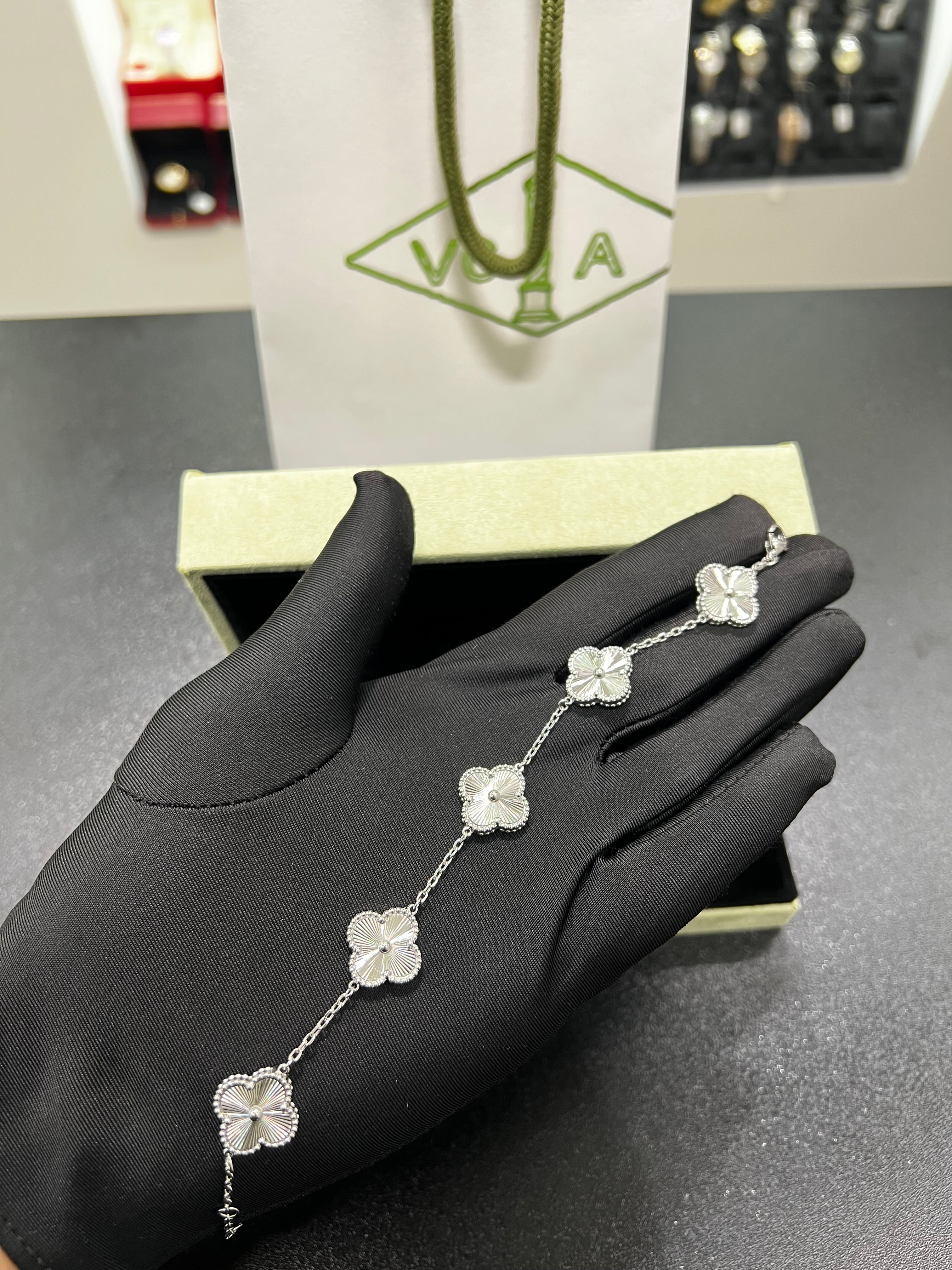 VC
 الامبرا فضي