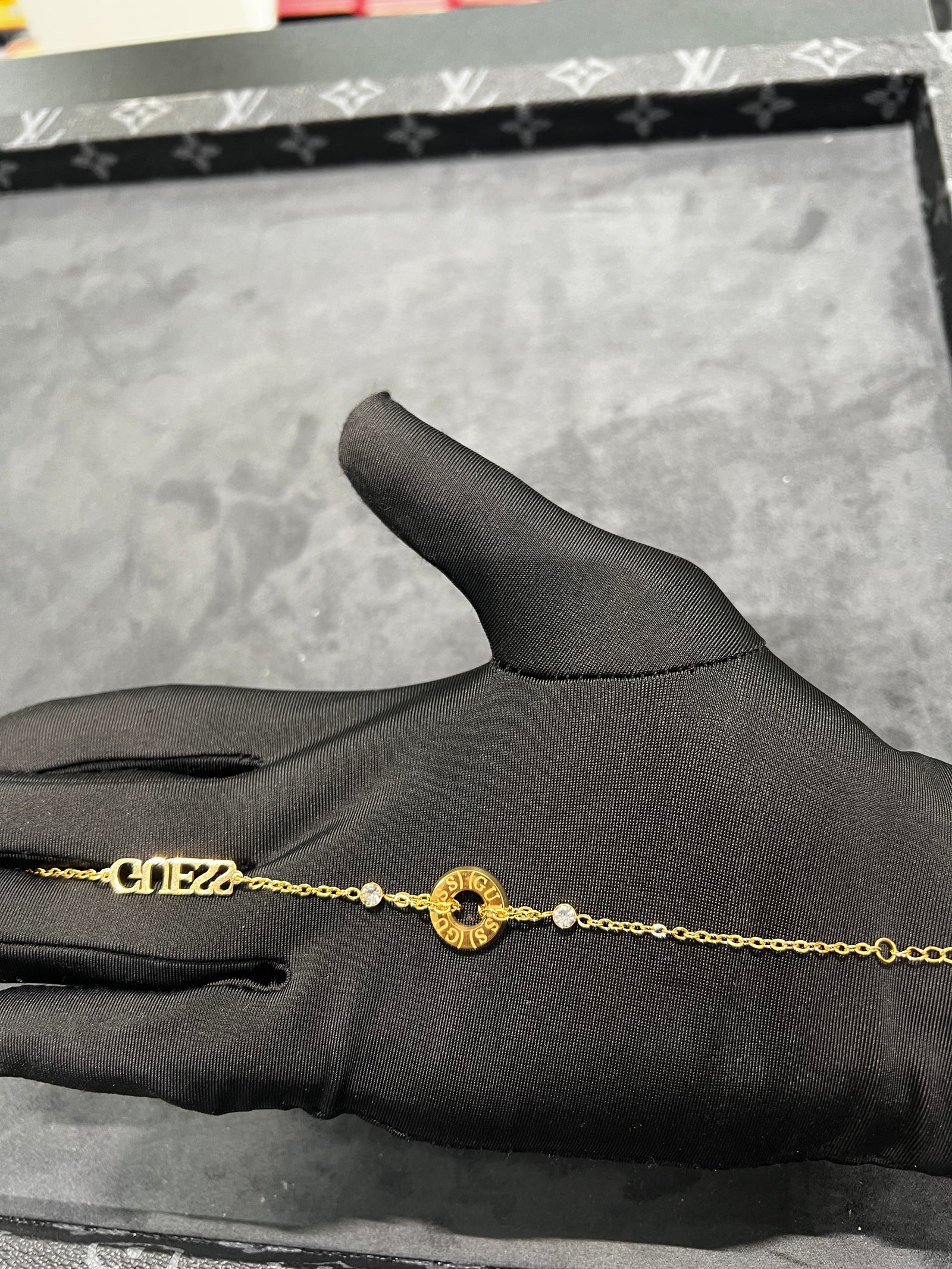 انسيال GUESS