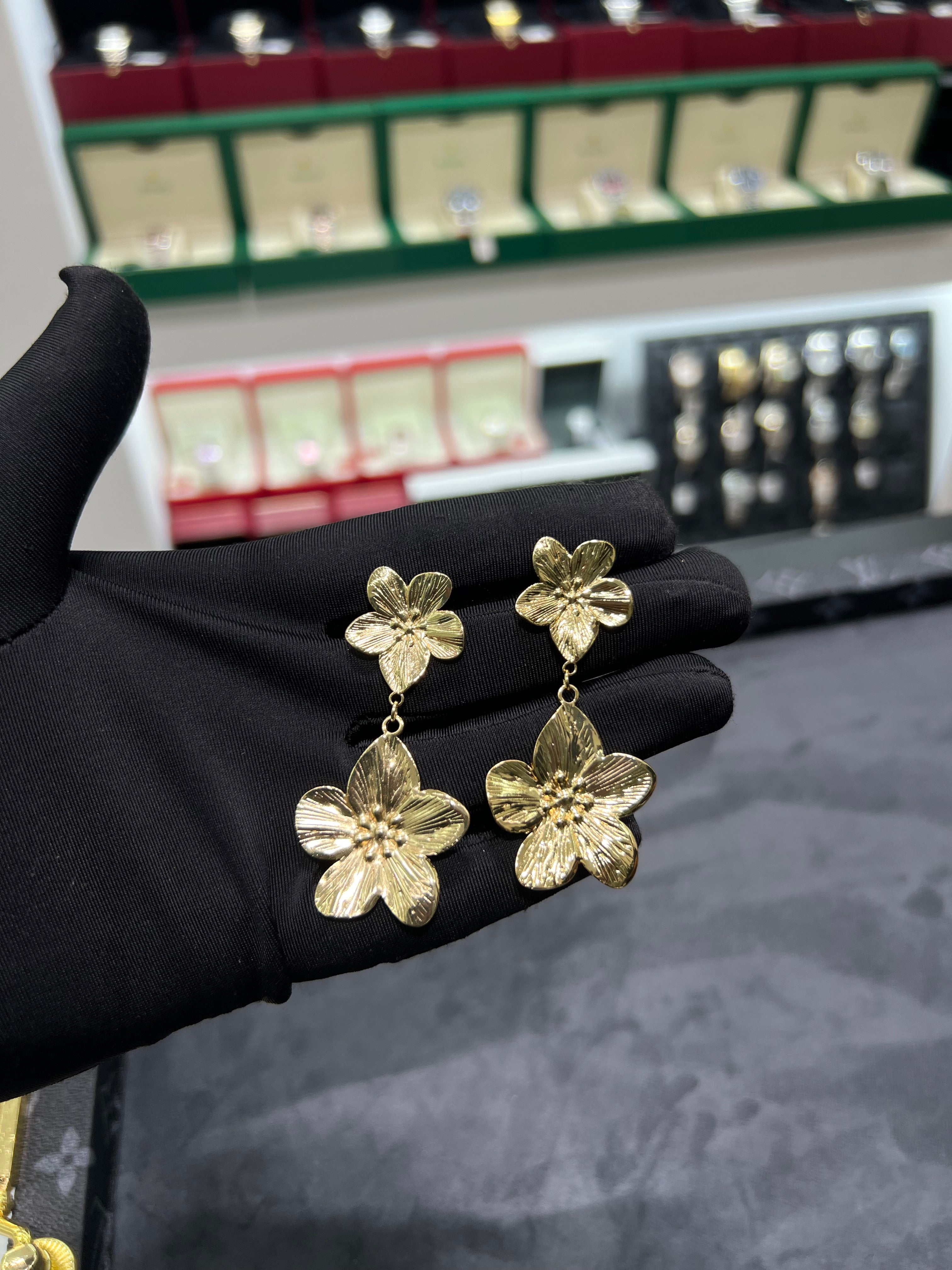 أقراط أذن وردتين