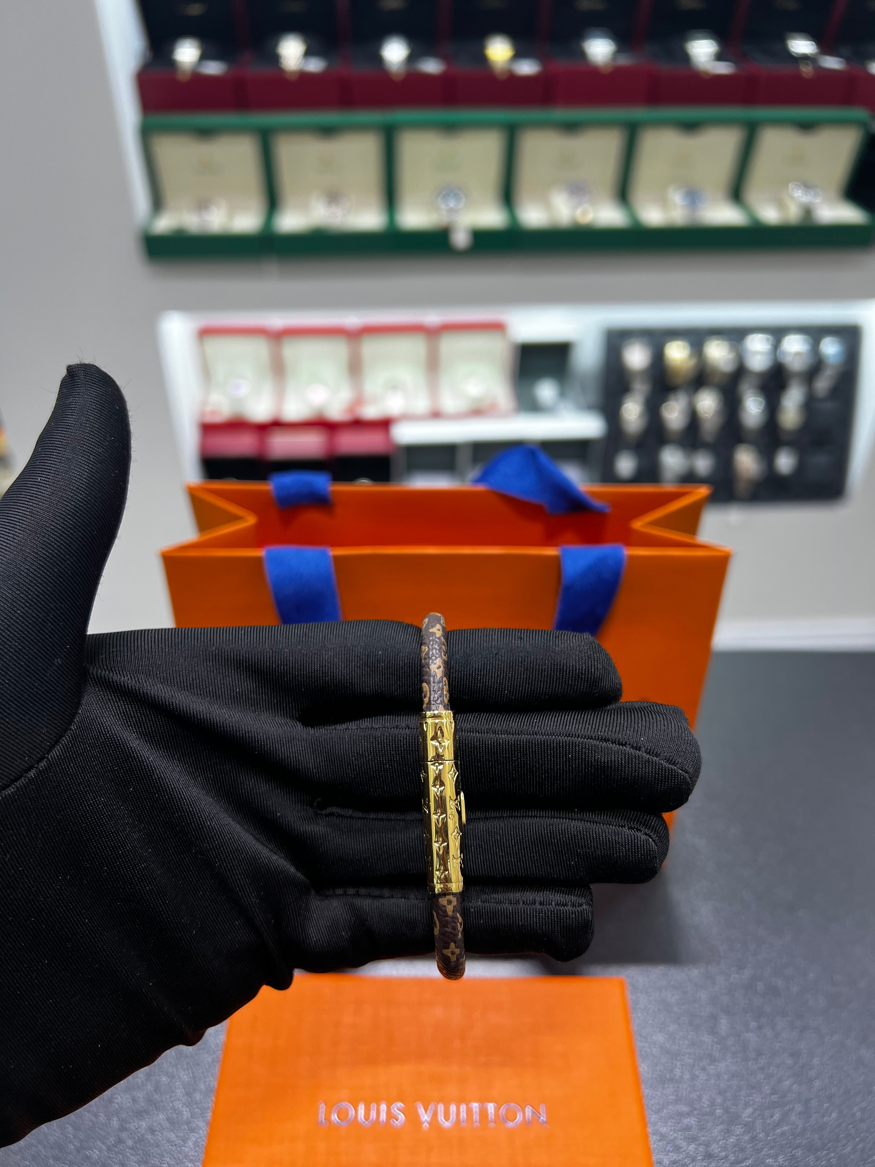 سوار جلد LV بني مقاس 19