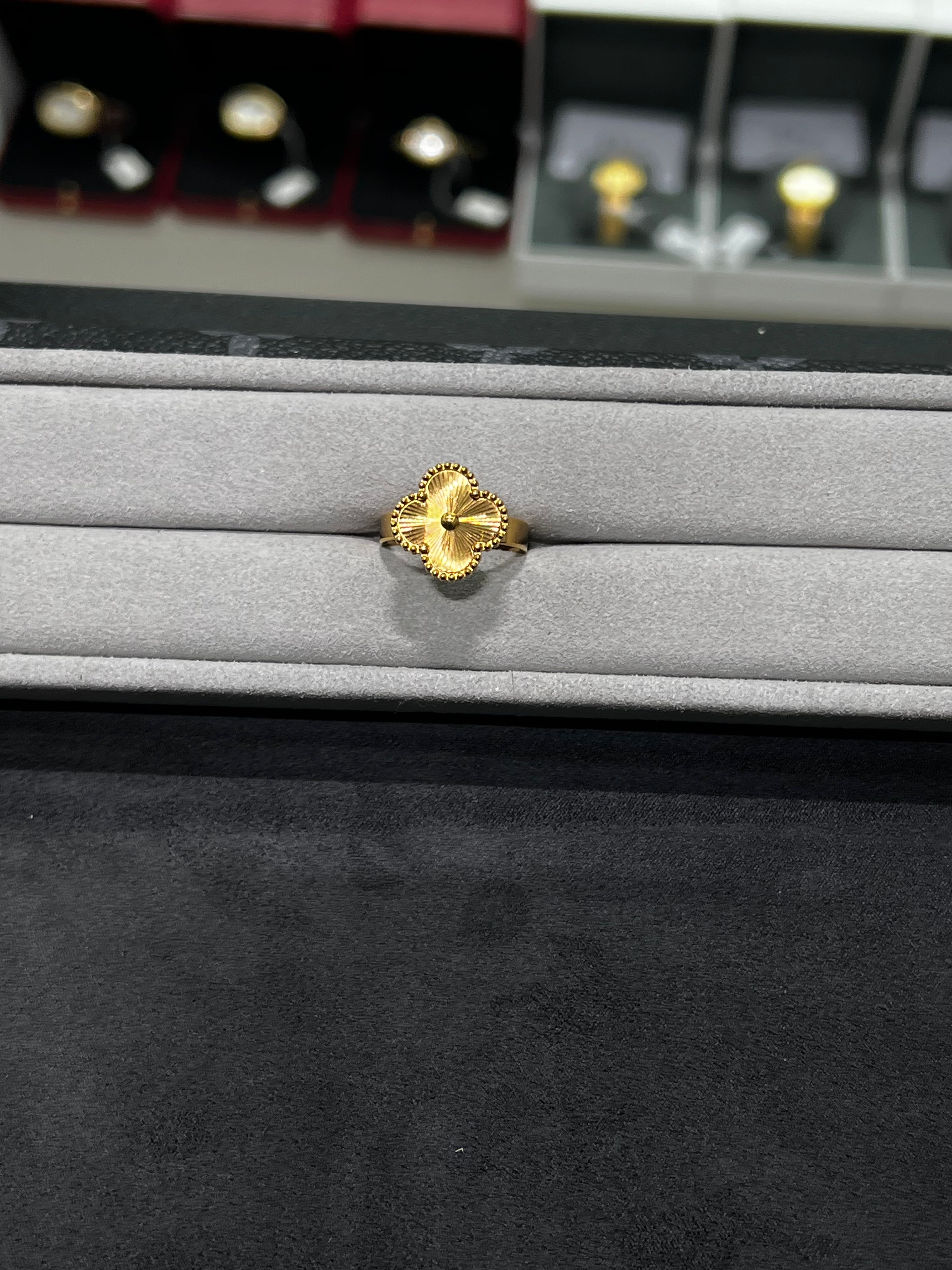 خاتم فان كلييف لامبرا