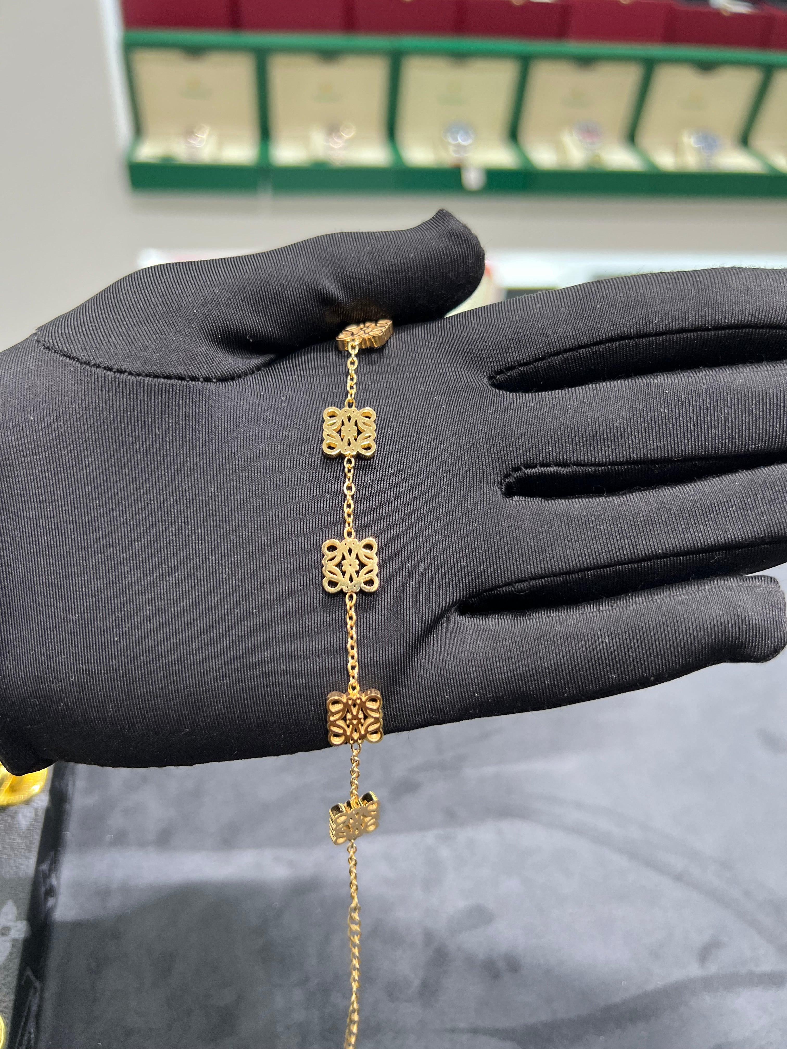 انسيال لويفي الخمس شعارات