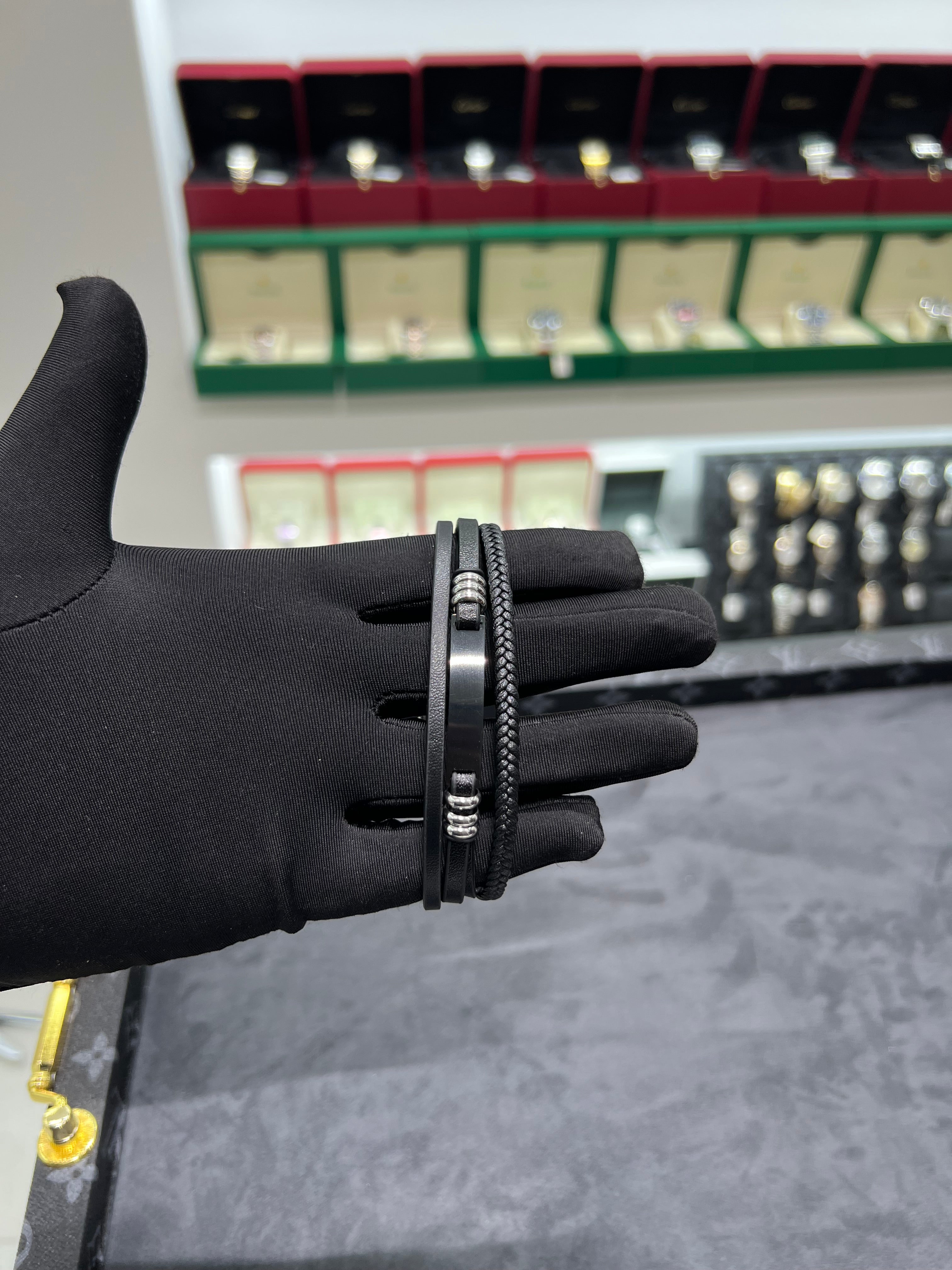 سوار جلد الاسم