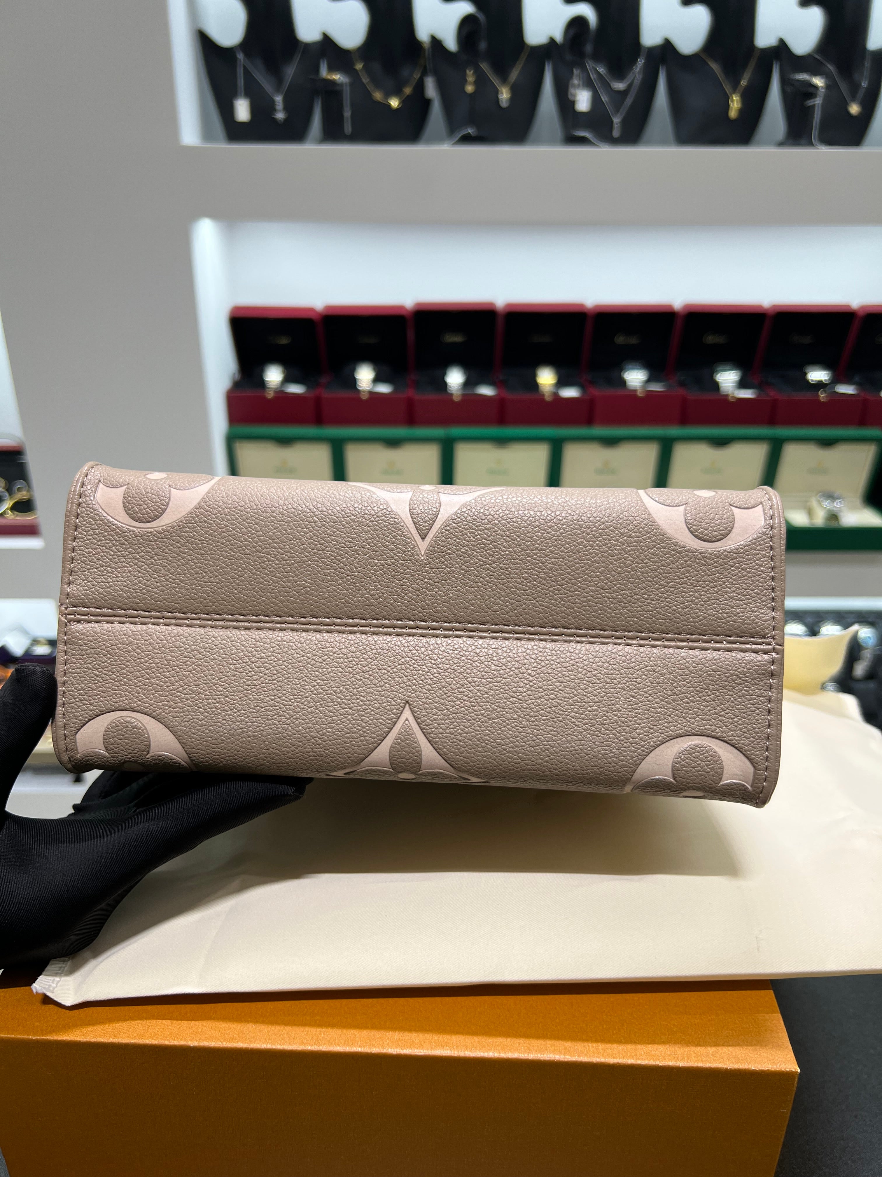 LV OnTheGo PM.