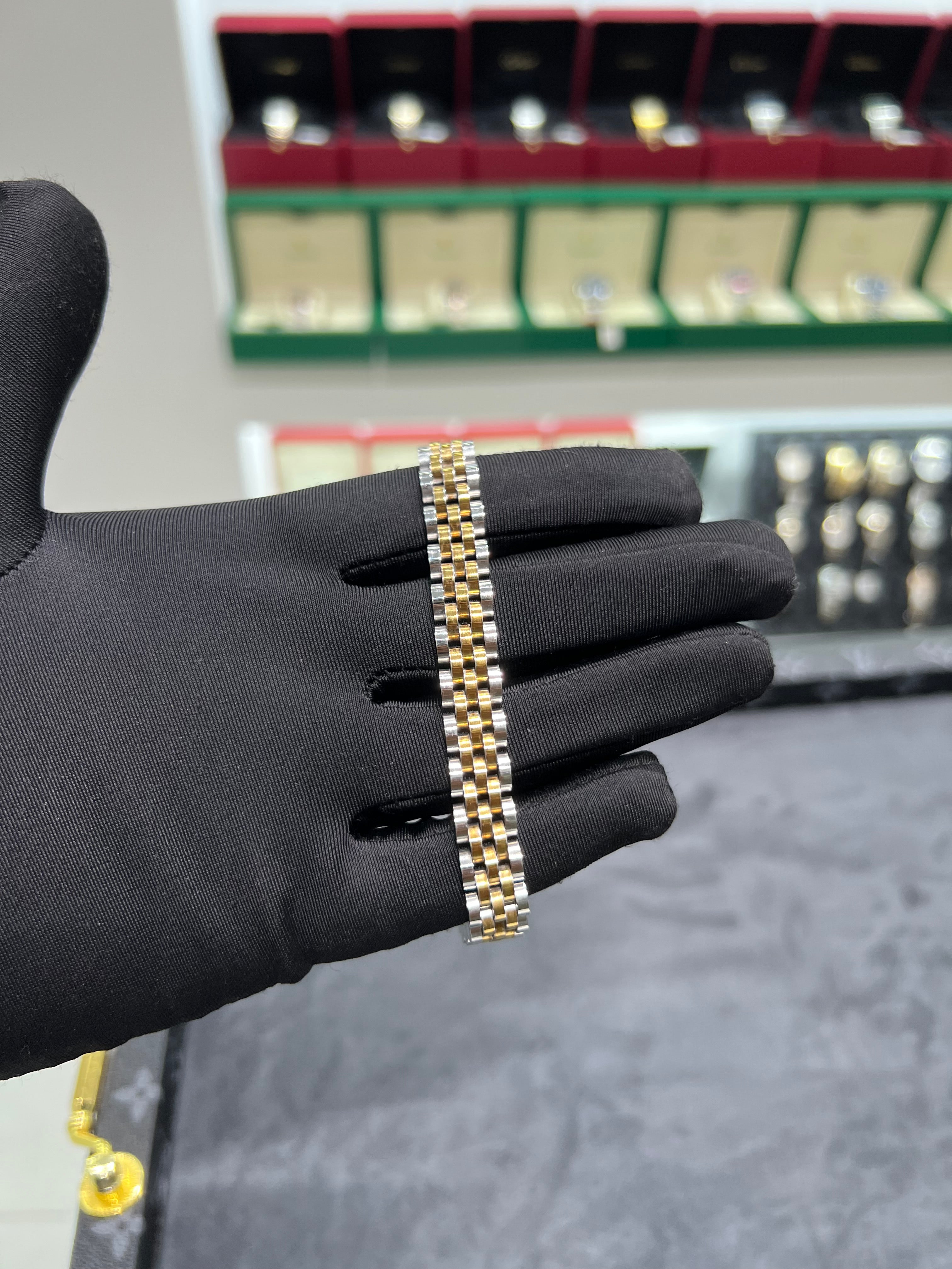 سوار رولكس فضي مطعم بالذهبي