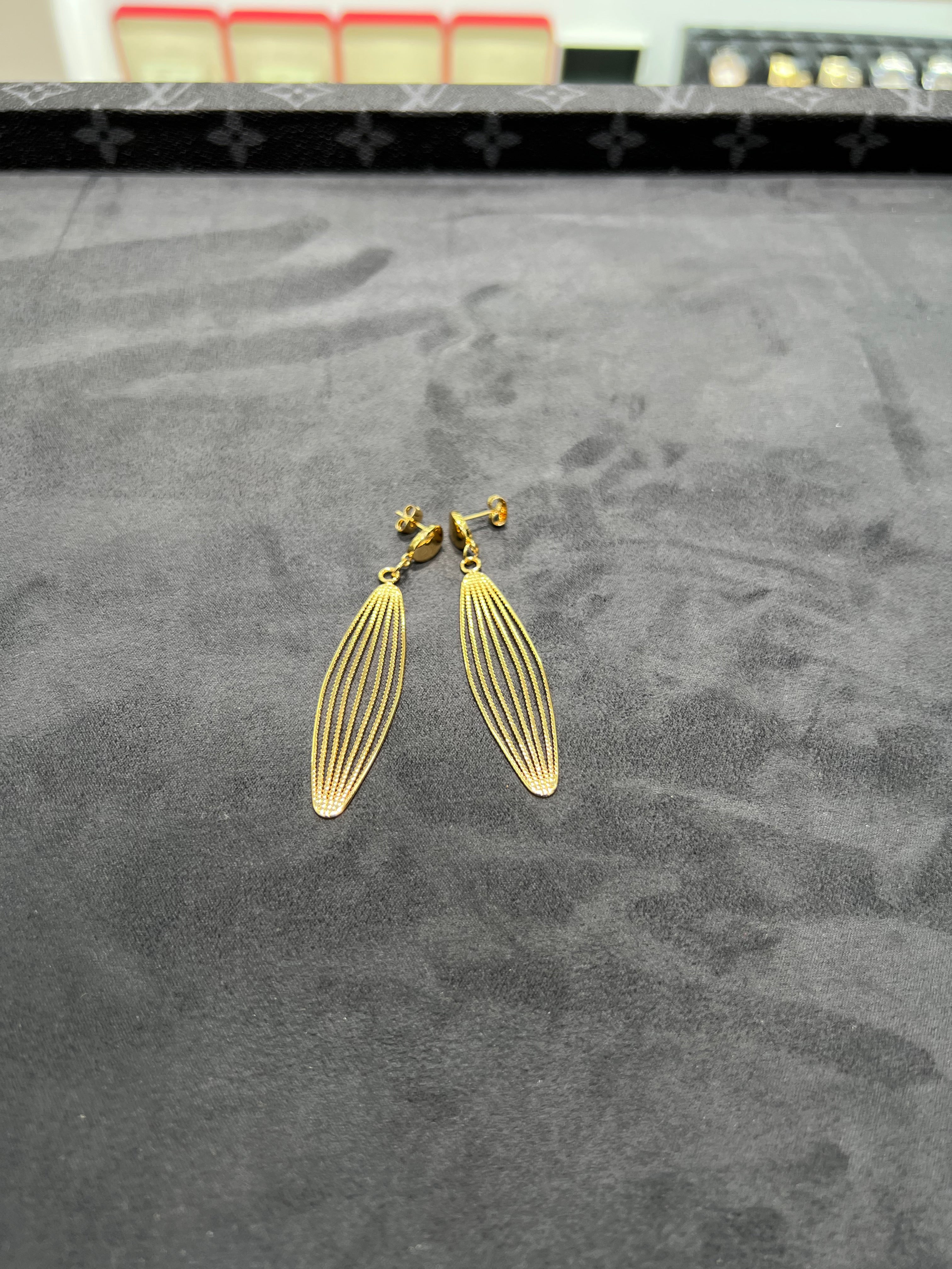 أقراط أذن الريشه الذهبيه