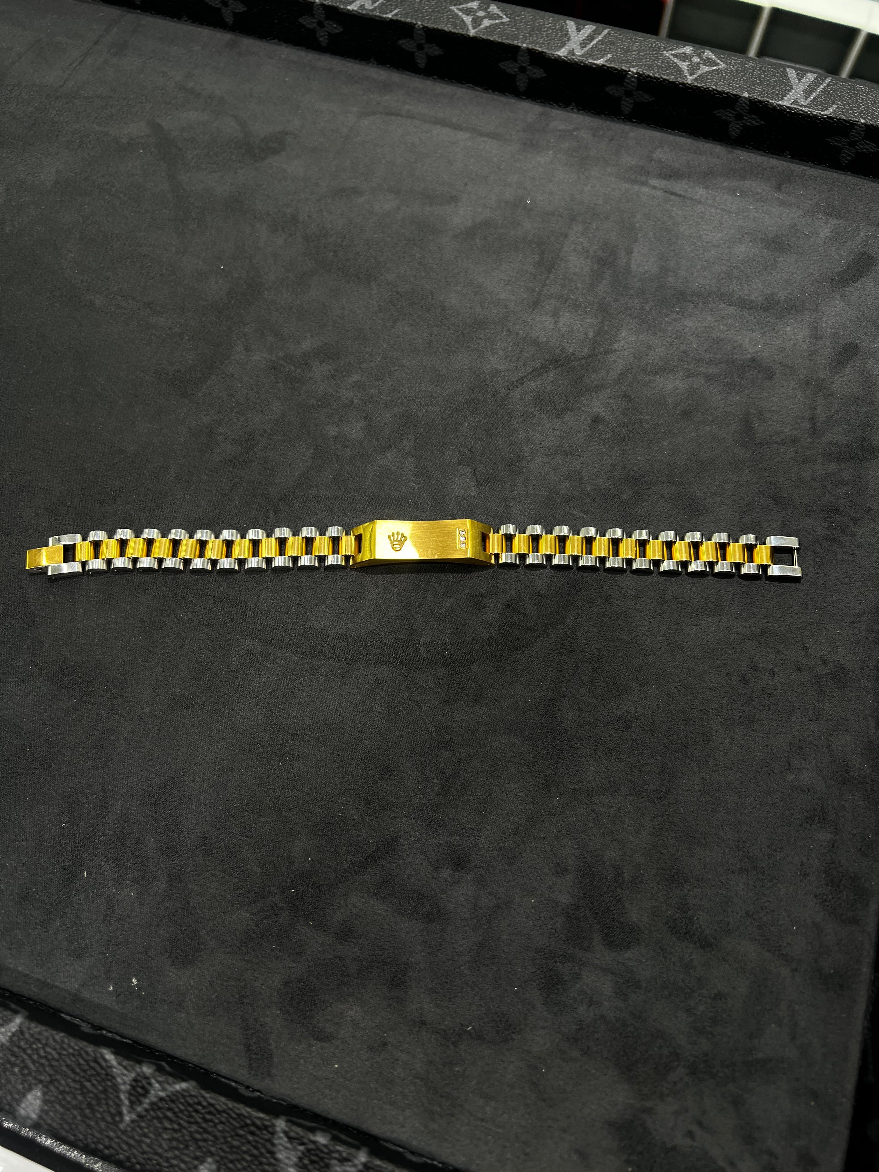 حديده رولكس الاسم مطعمه