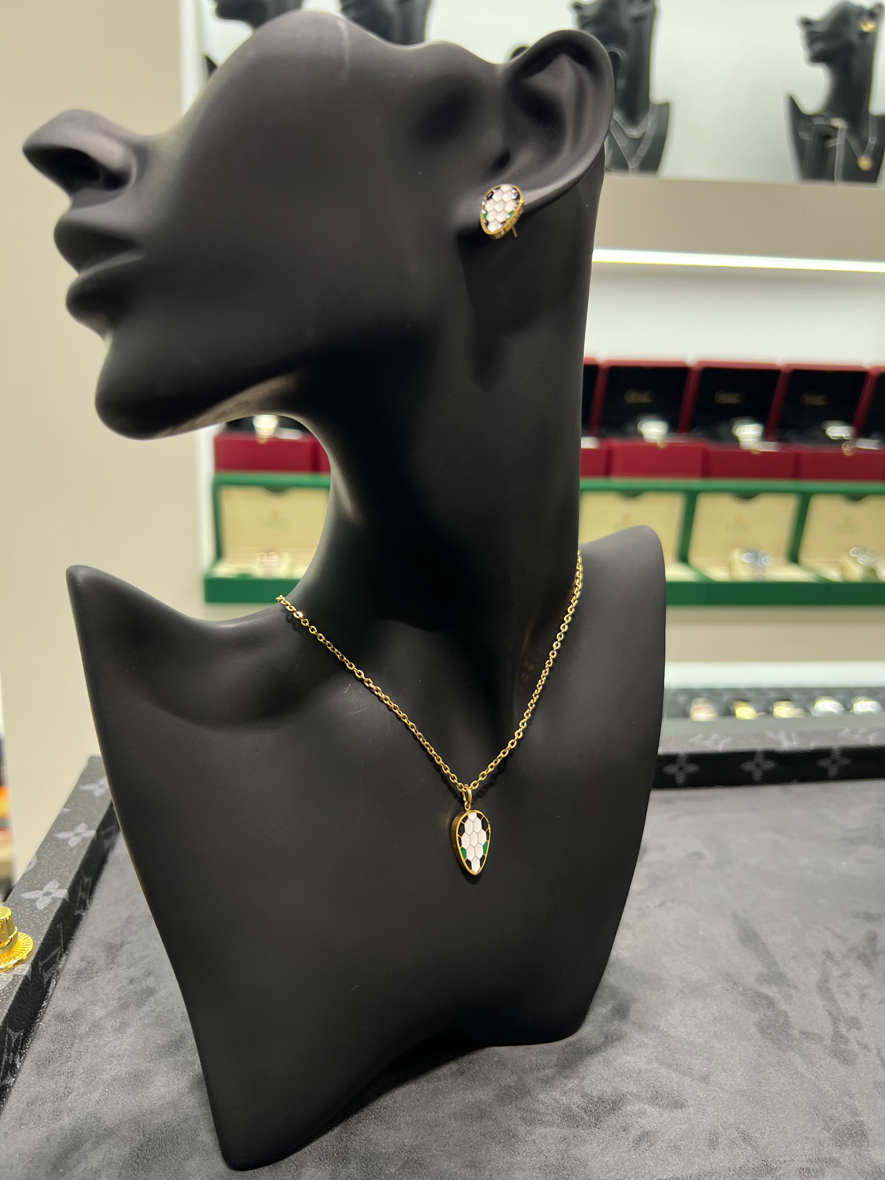 طقم بولغري قطعتين شعار الافعى الصغير