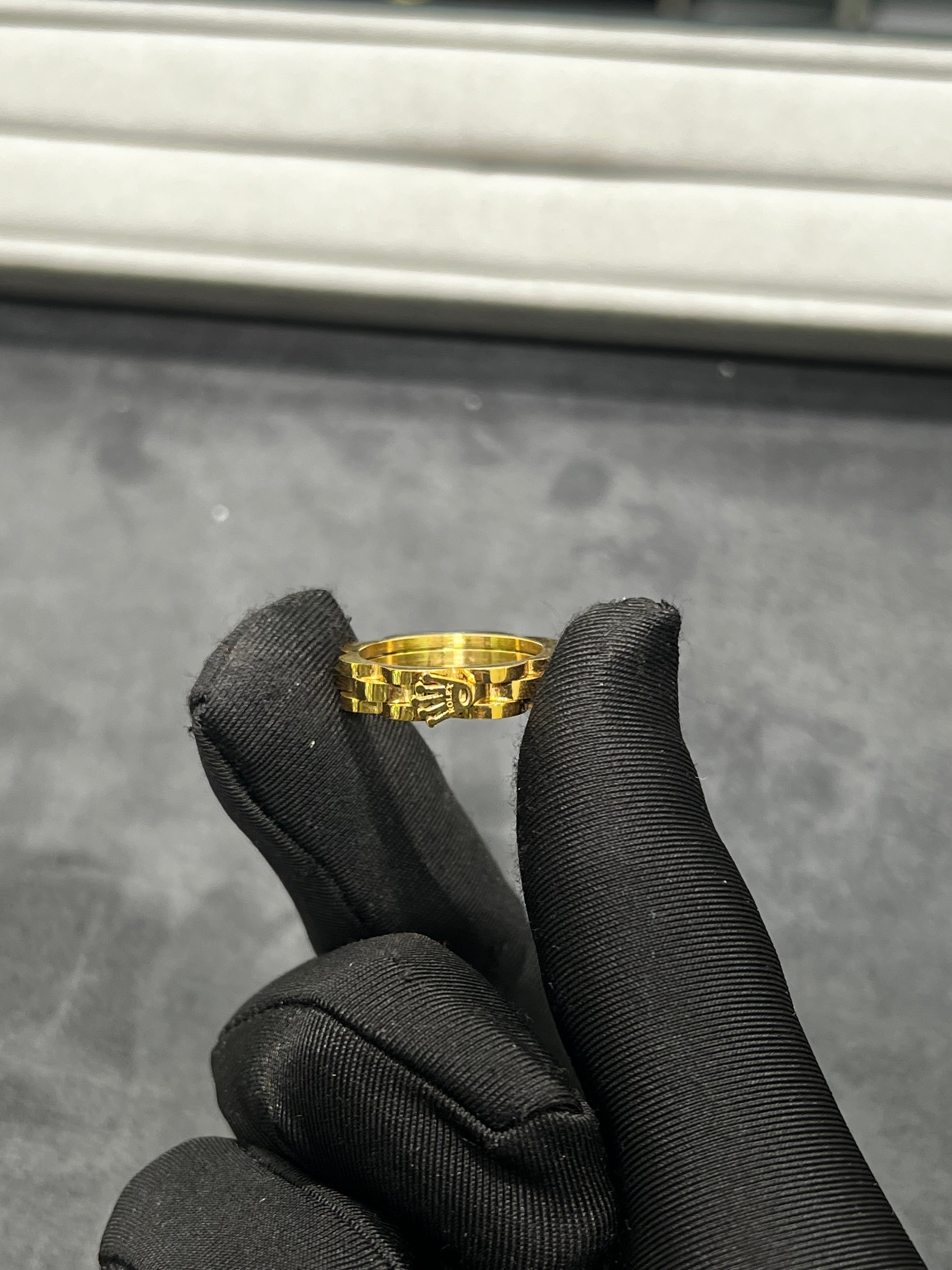 خاتم رولكس رفيع ذهبي