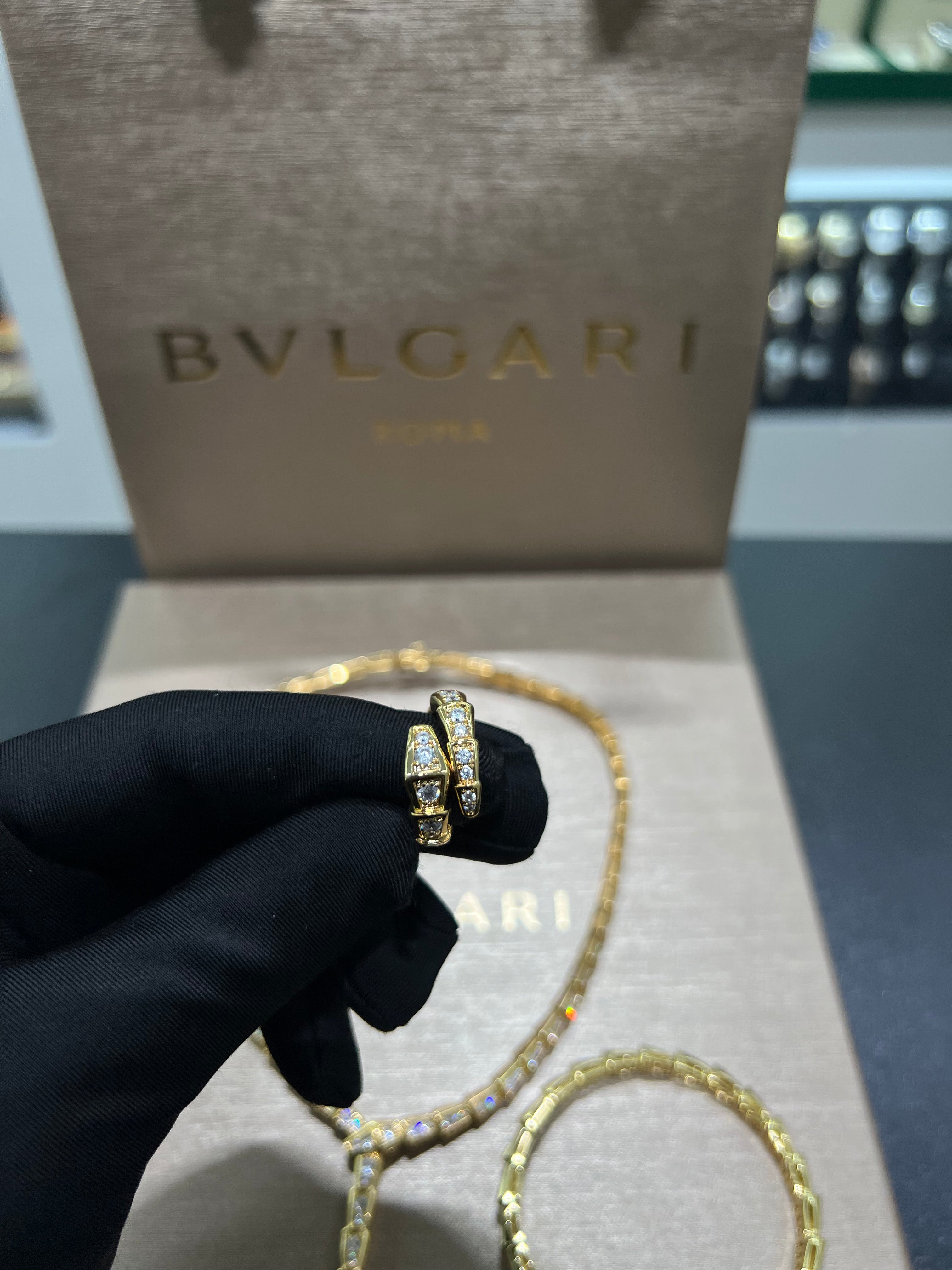 طقم بولغري مرصع كامل بالاقراط القصيره