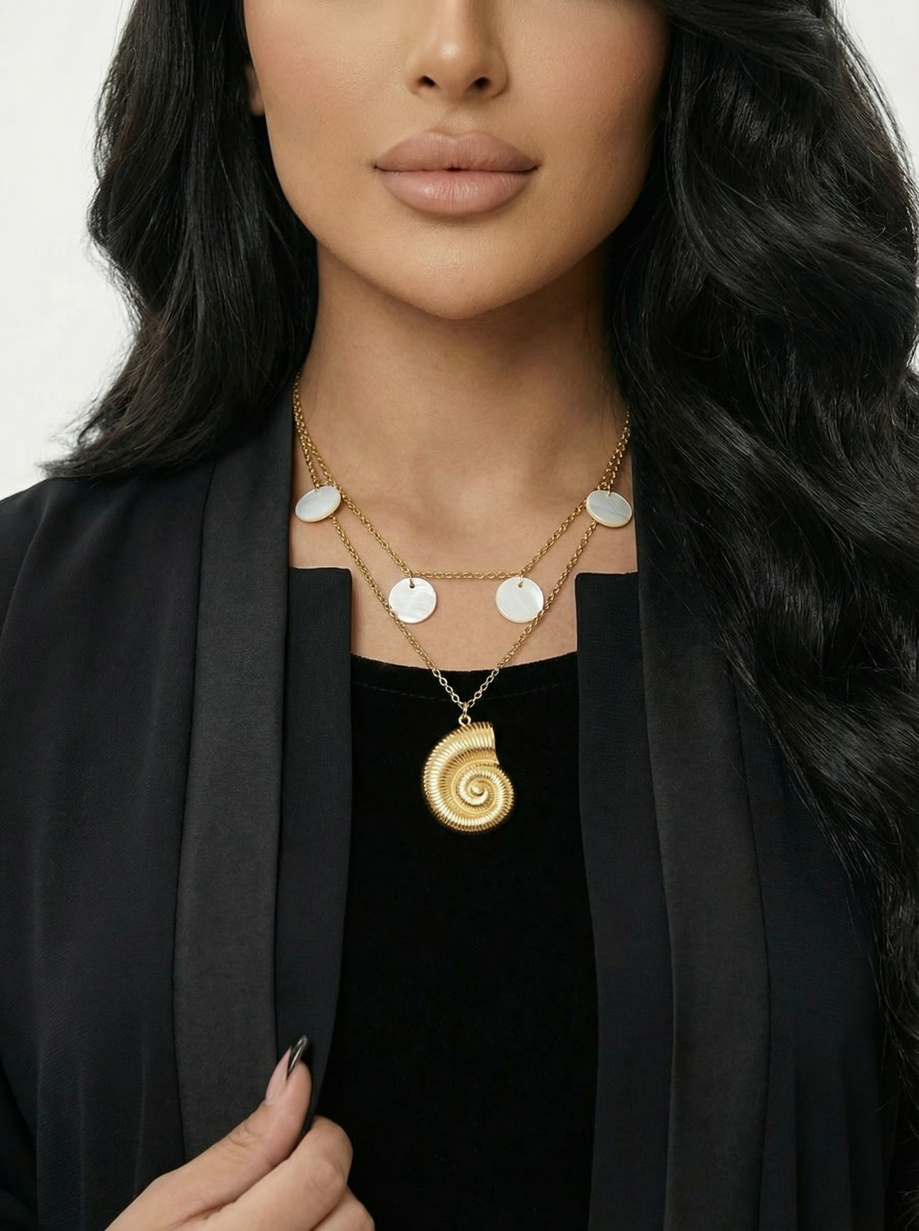 سلسلة القوقعه بالأحجار البيضاء