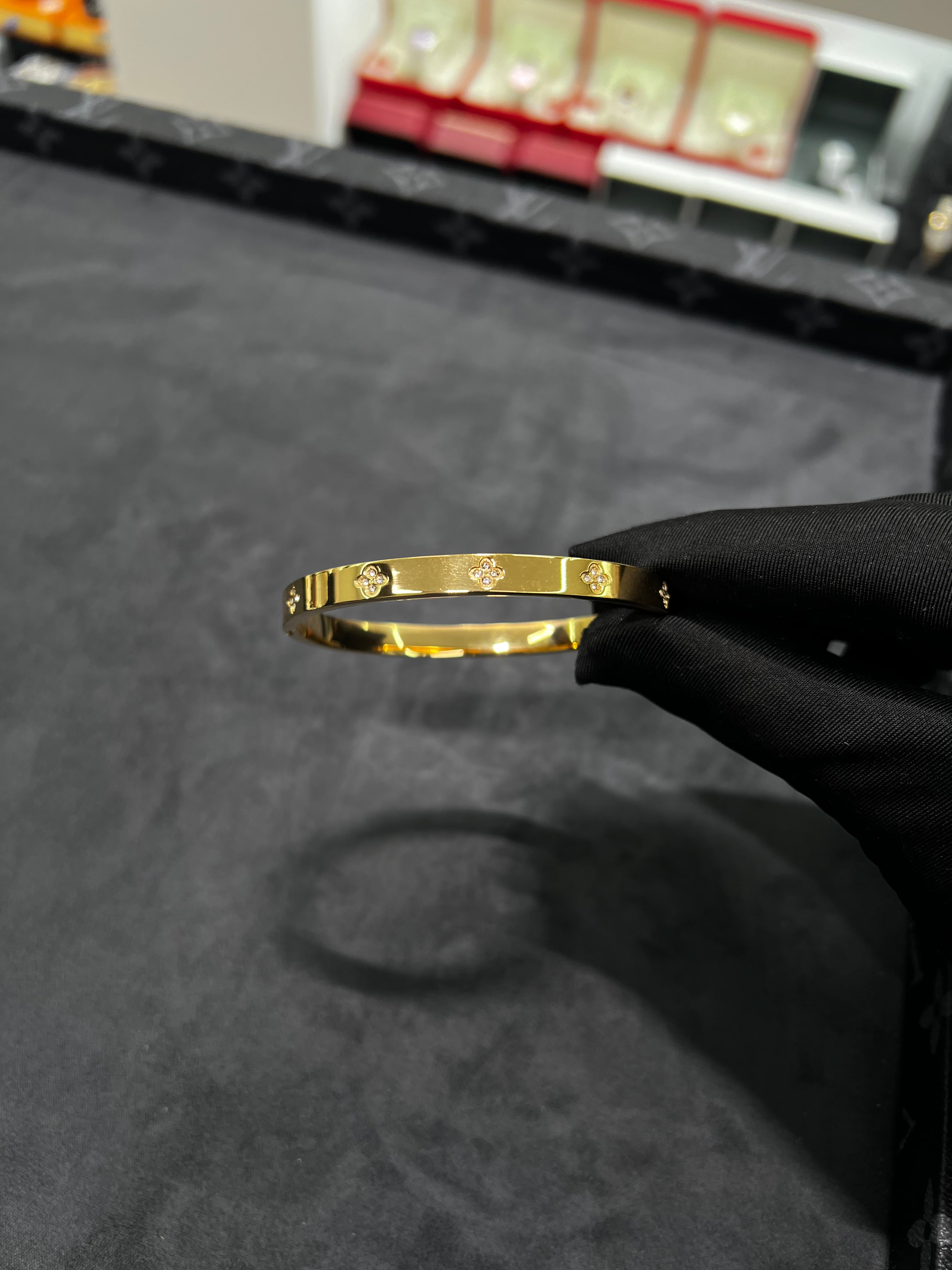 سوار فان كليف النجمه