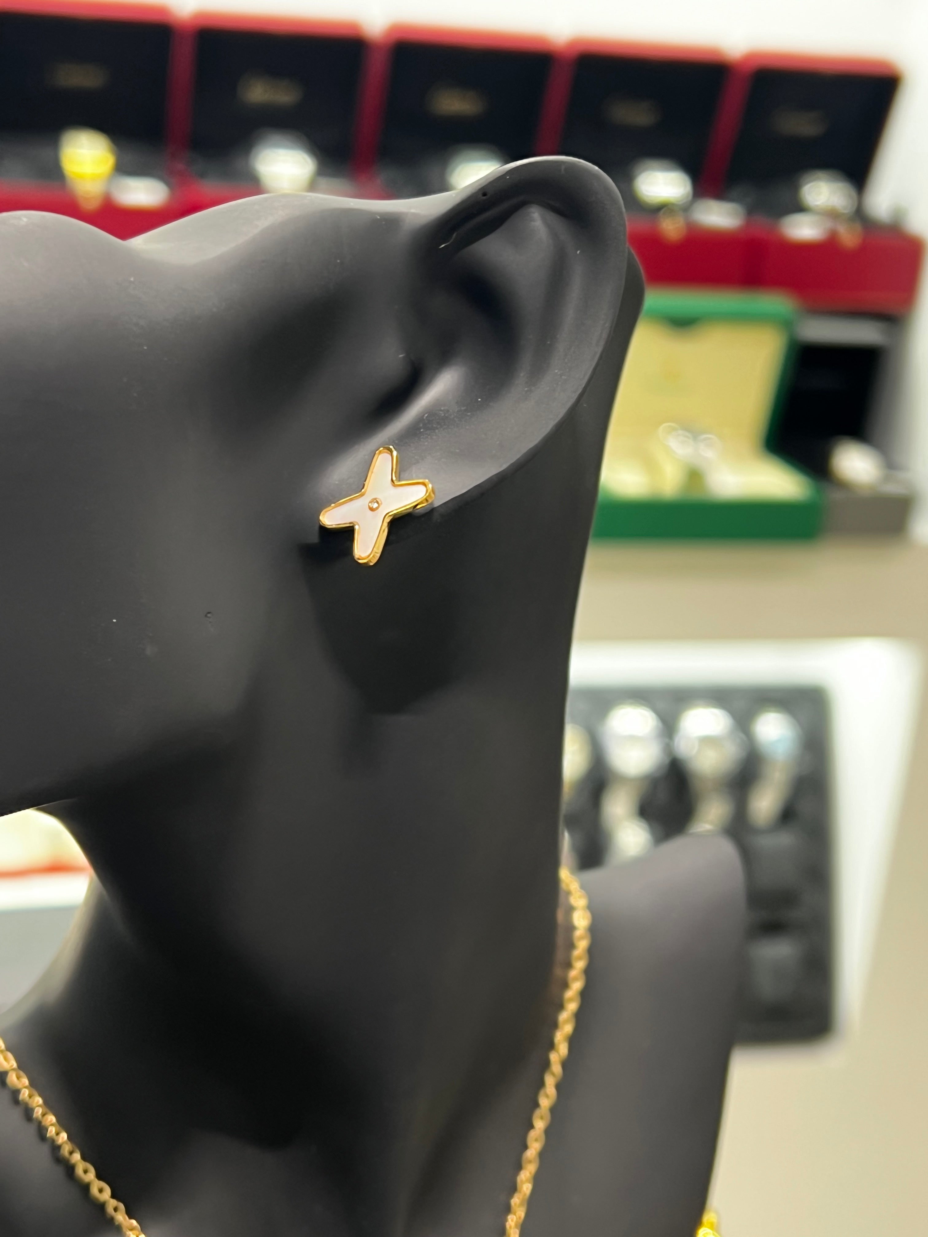 طقم شوميه الابيض