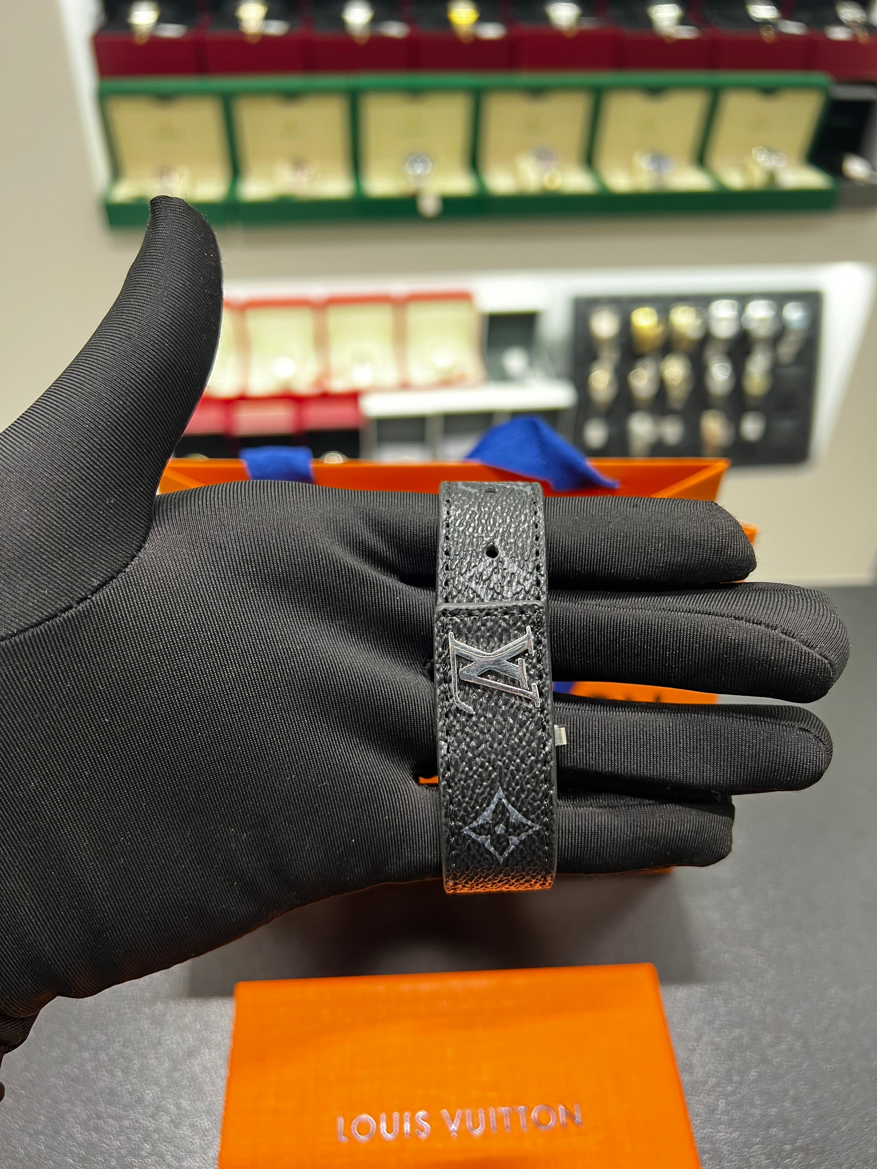 حزام يد  جلد LV ازرق