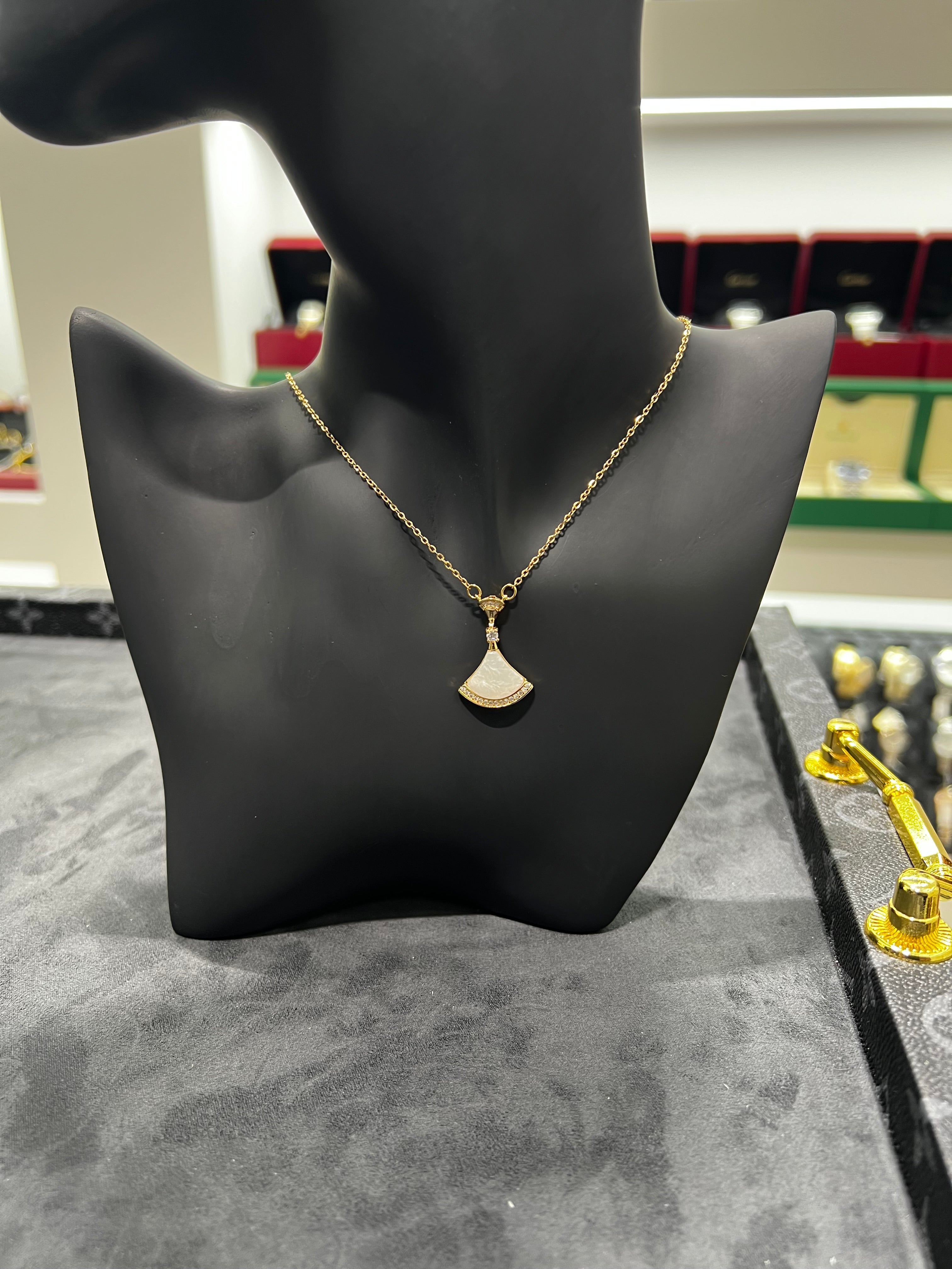 سلسال بولغري الابيض