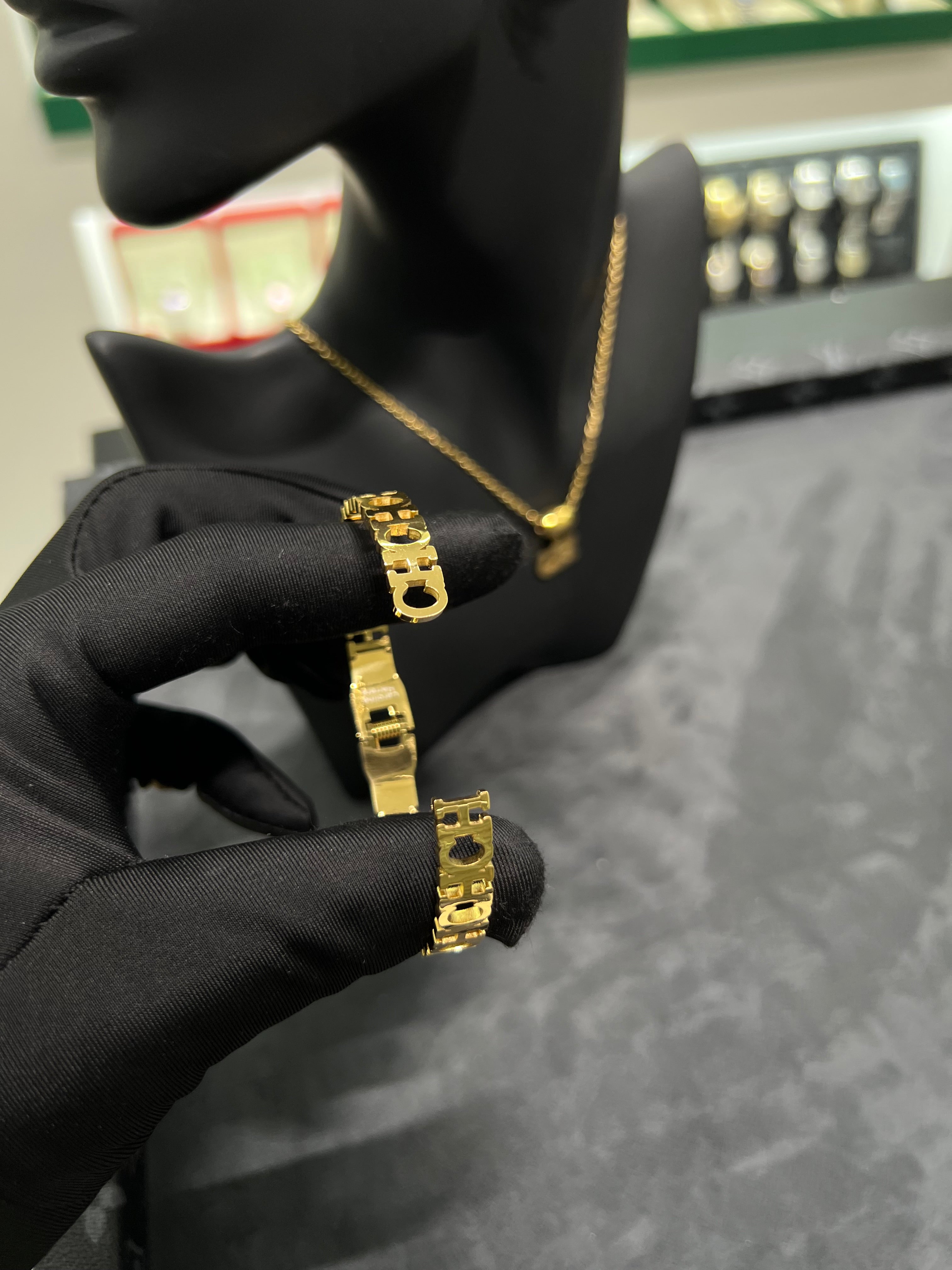 طقم CH بالشعار الصغير