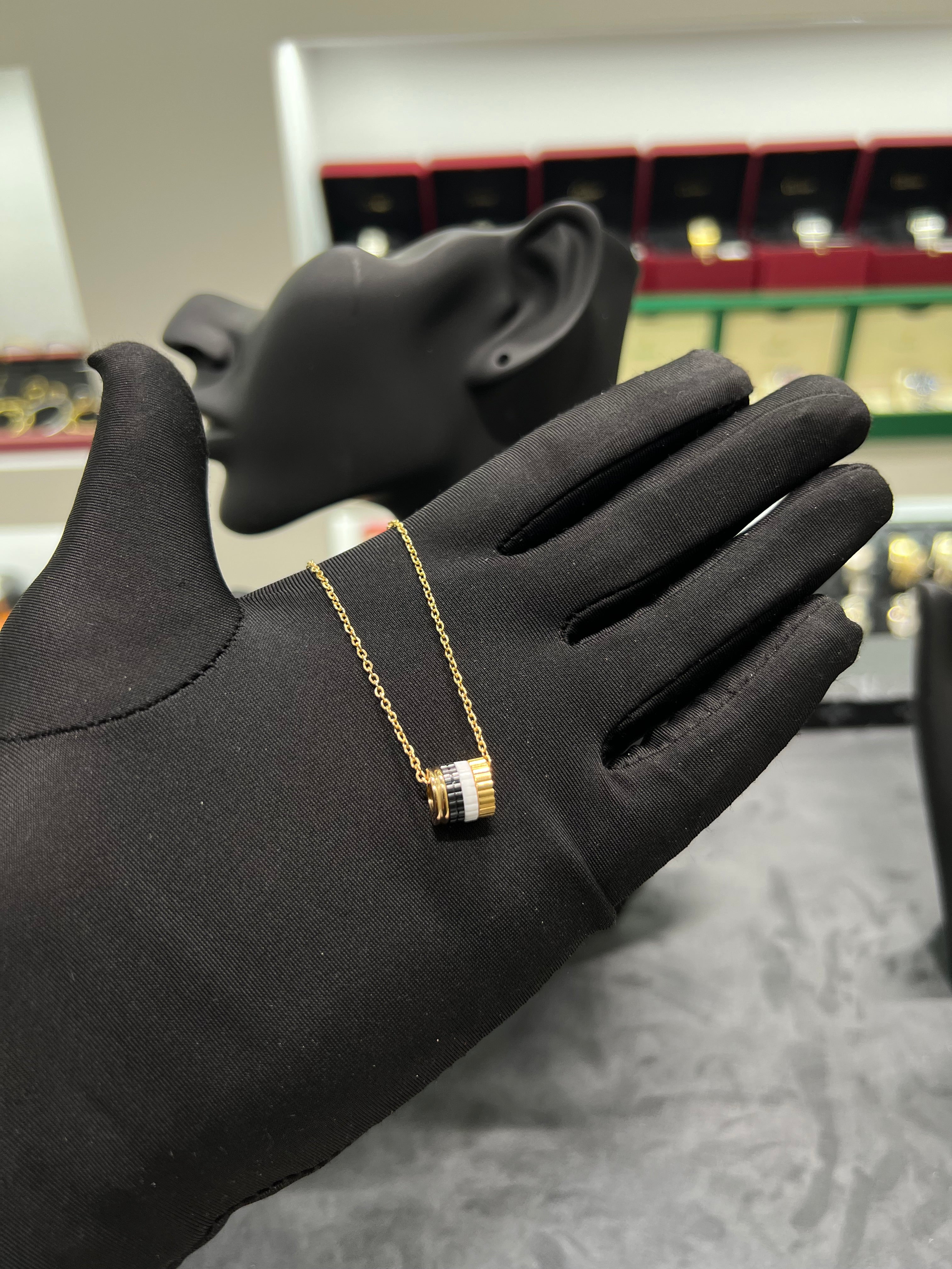 سلسال بوشرون اسود