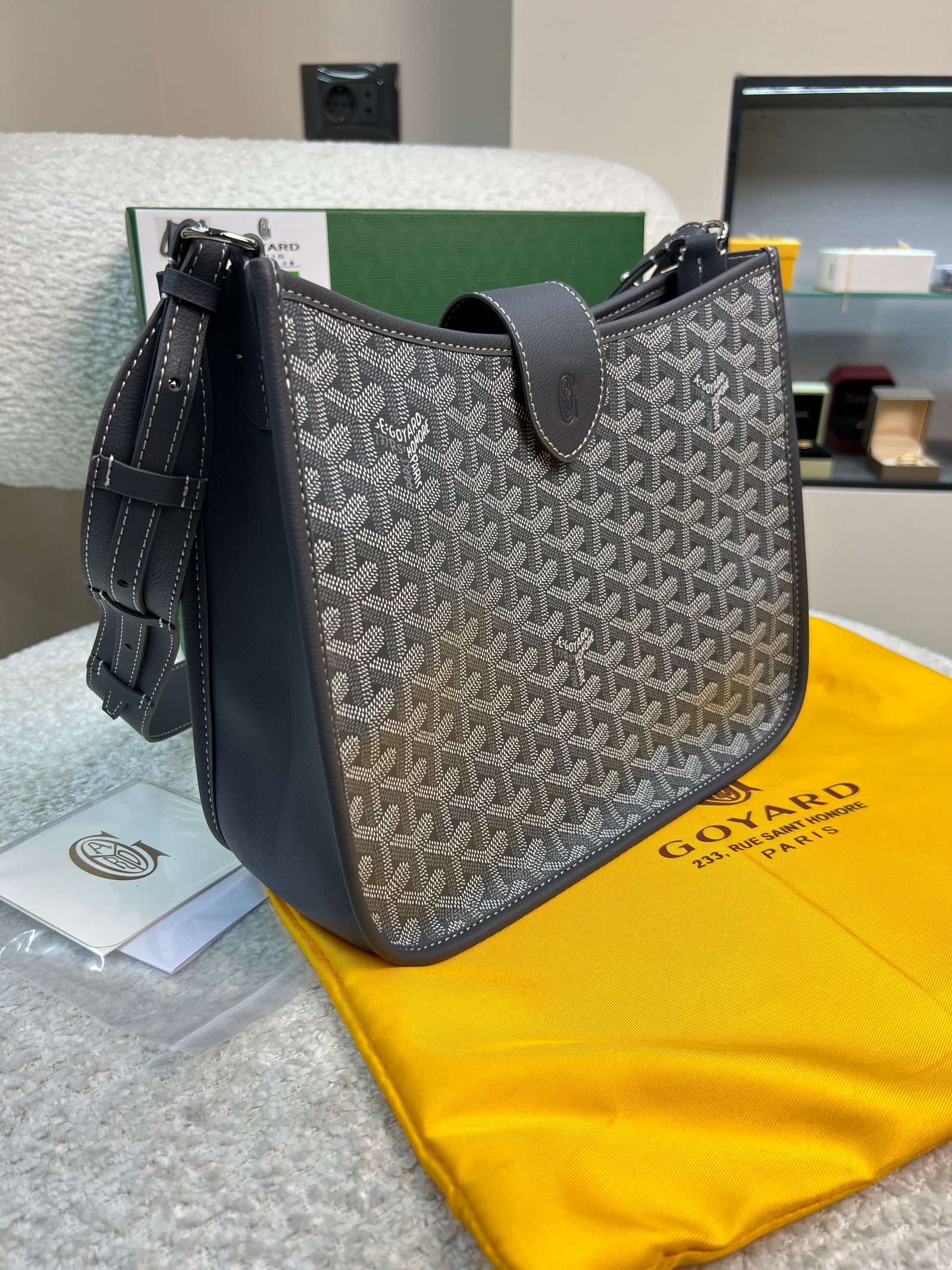 حقيبة ميوزيت كروس بنقشة Y رمادي Musette Crossbody