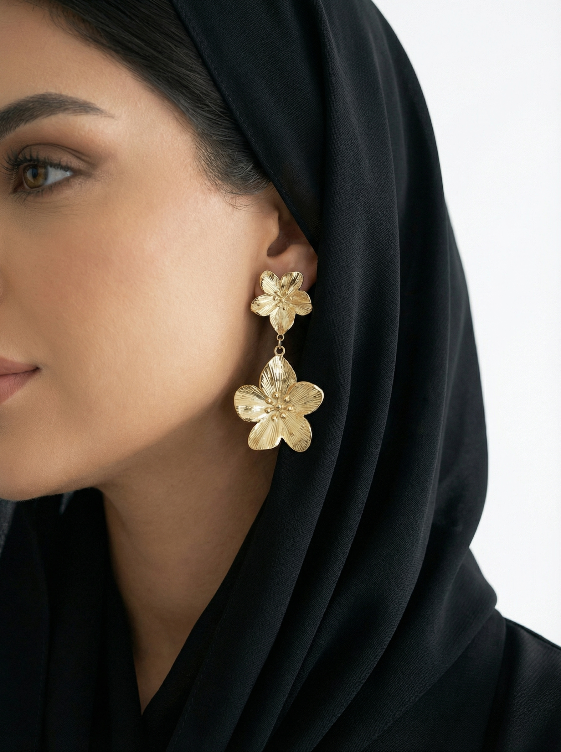 أقراط أذن وردتين