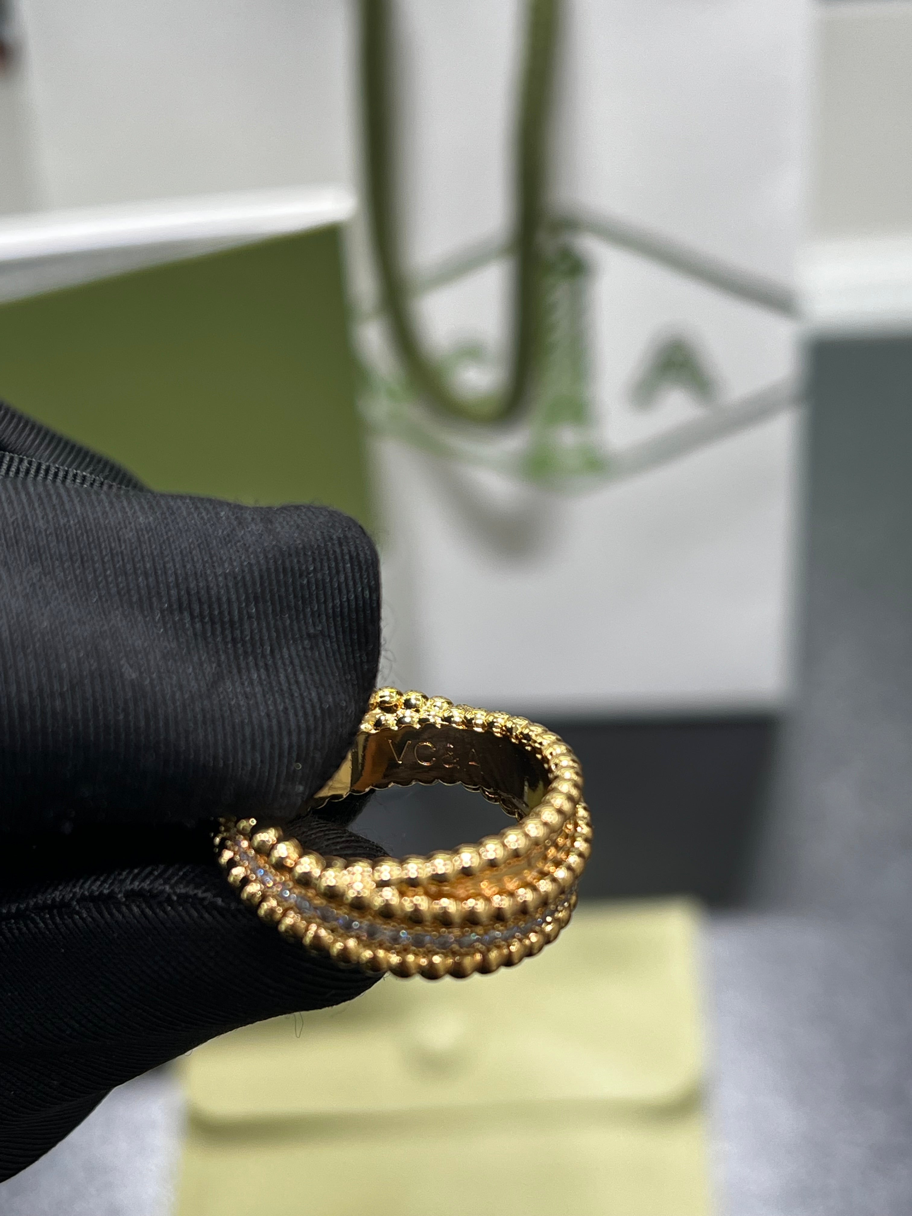 Perlée ring Vąn cleėf & Arplėls