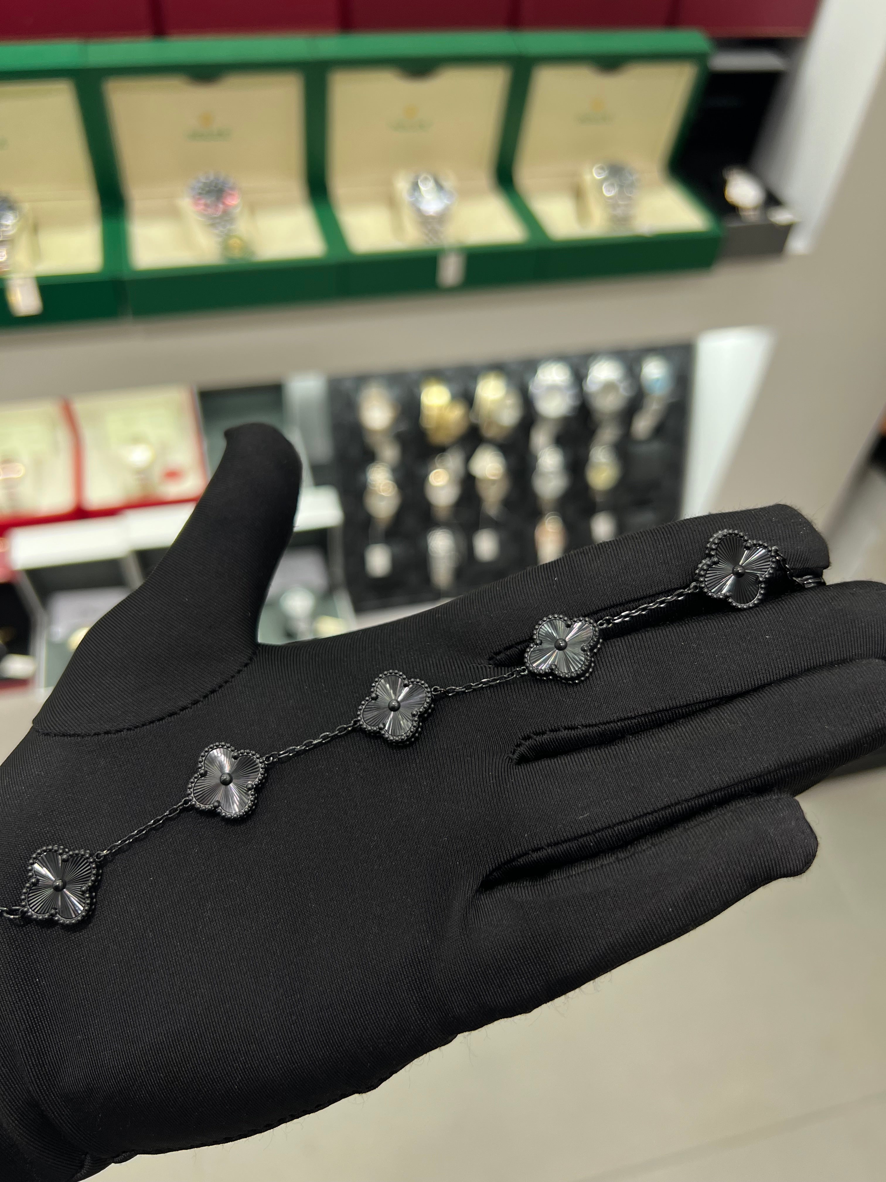 انسيال فان كلييف اسود من دون بكج