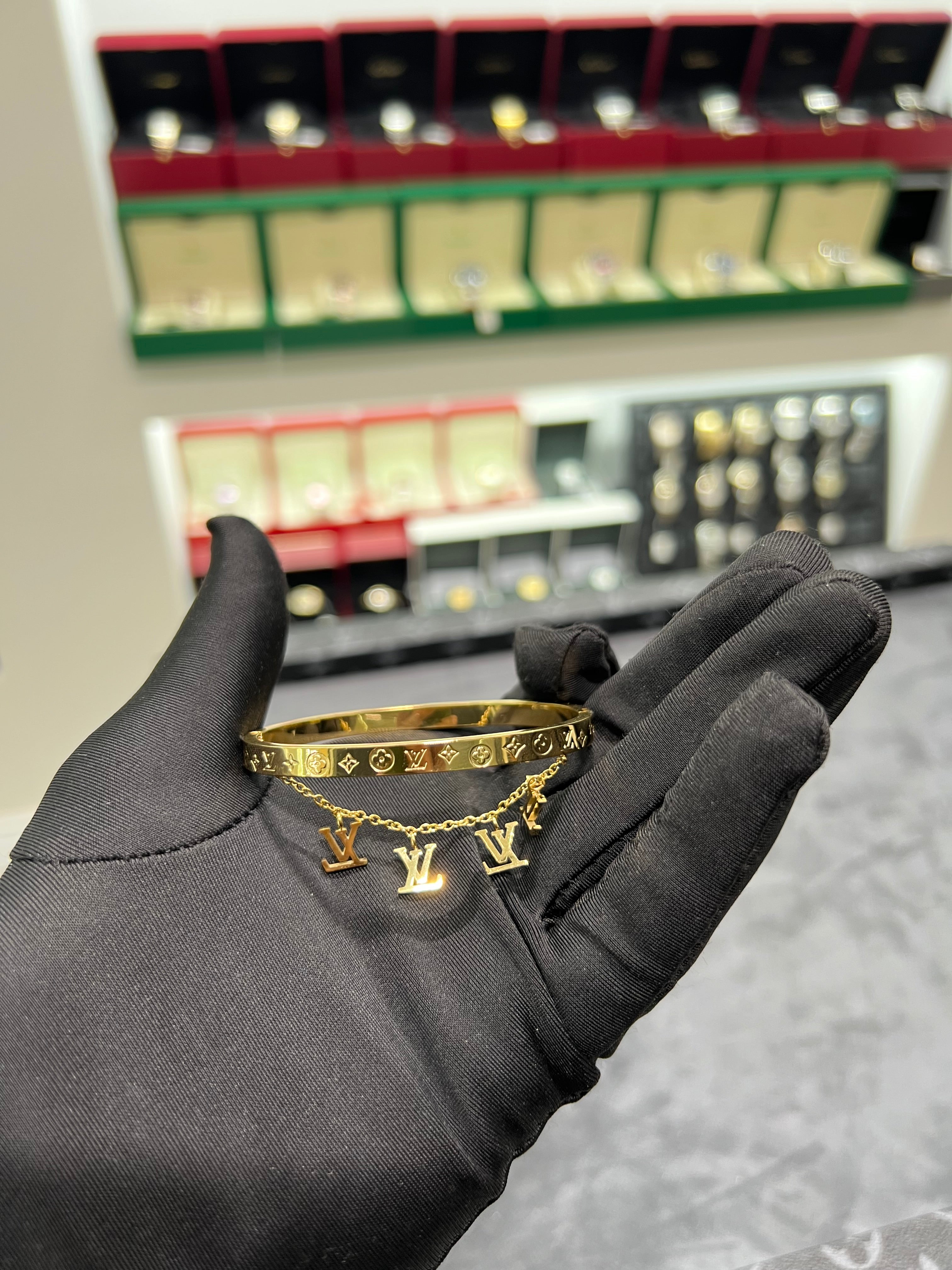 سوار LV قرابيج