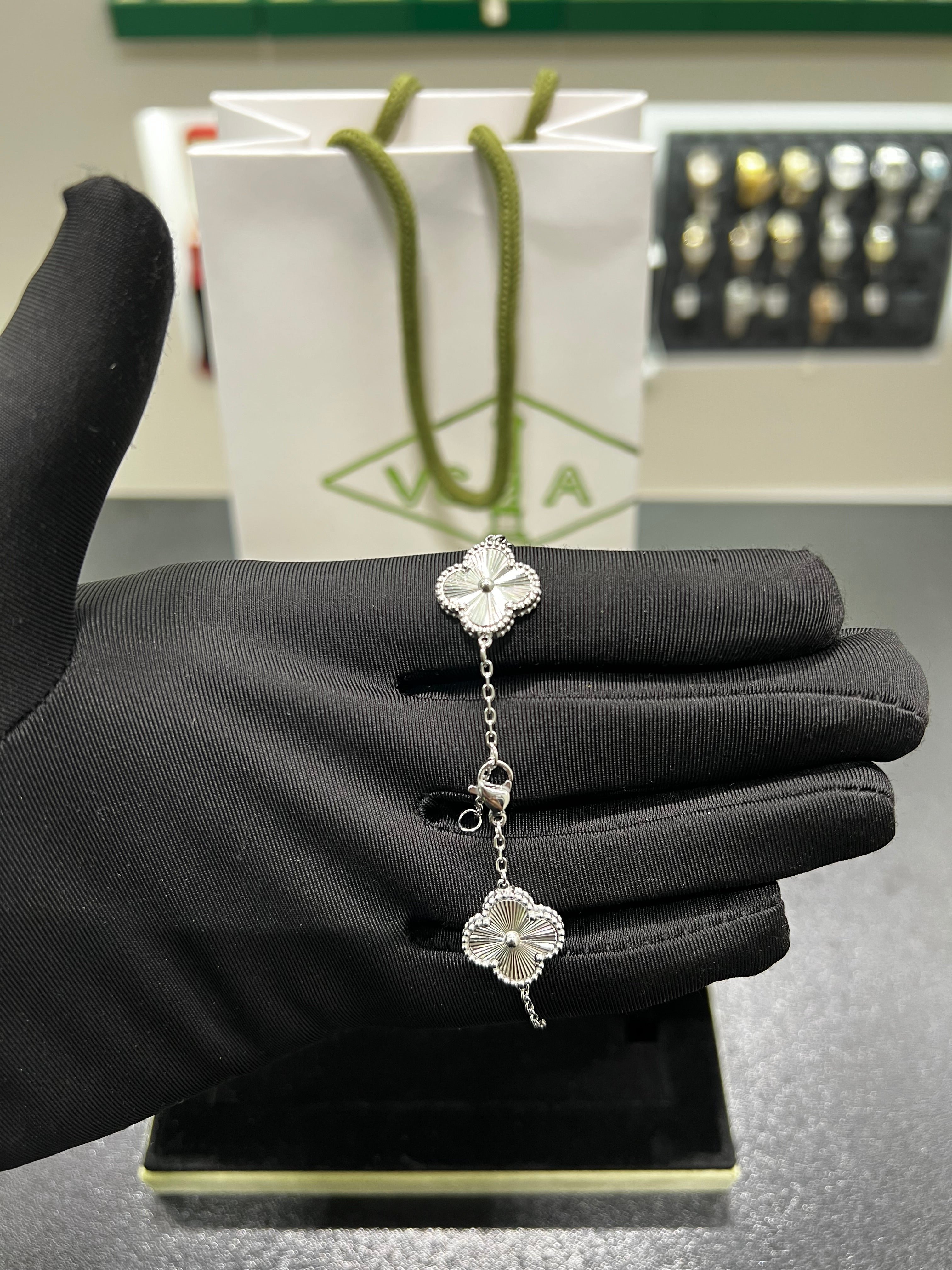 VC
 الامبرا فضي