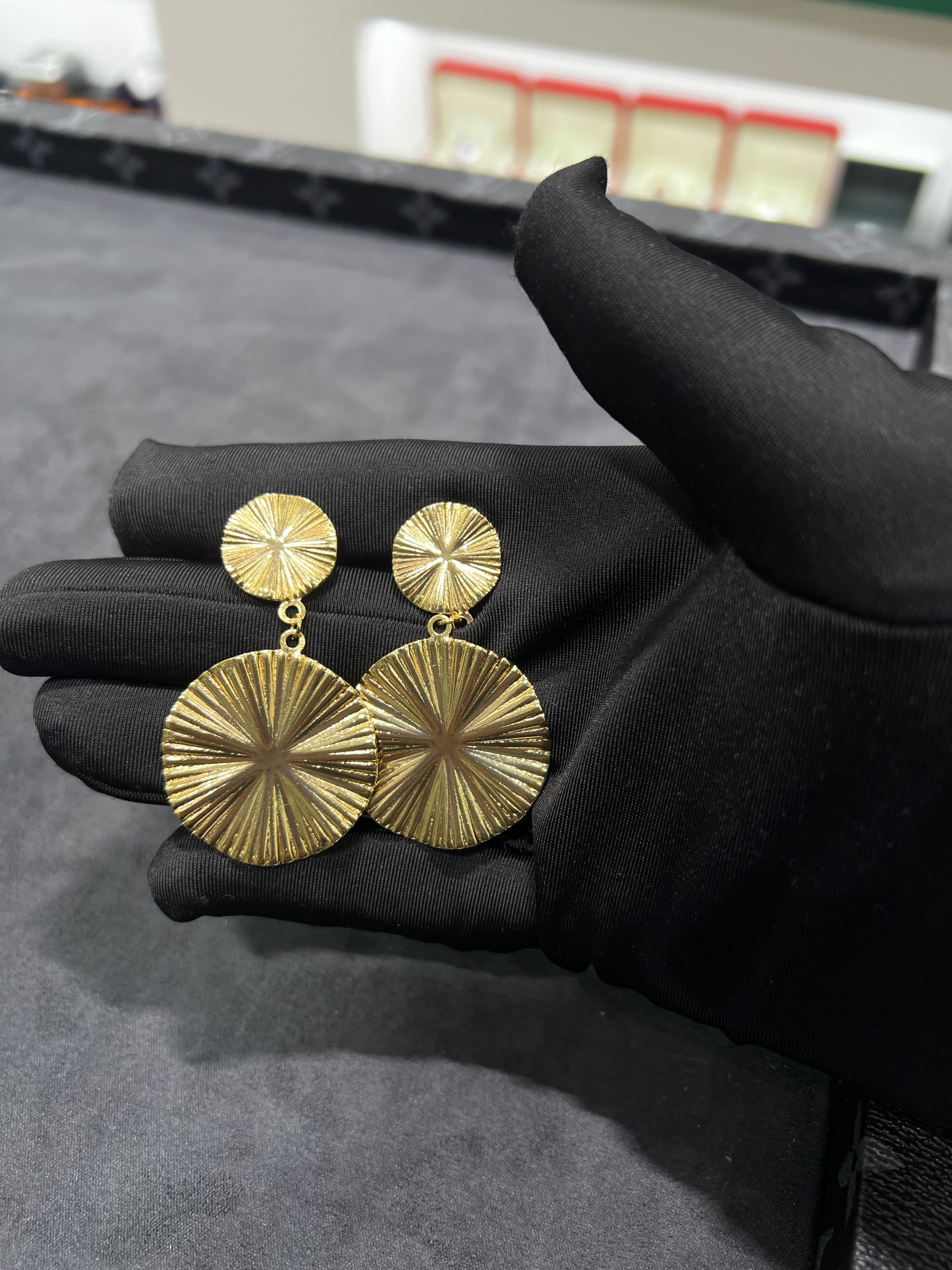 أقراط أذن الدائره المزخرفه