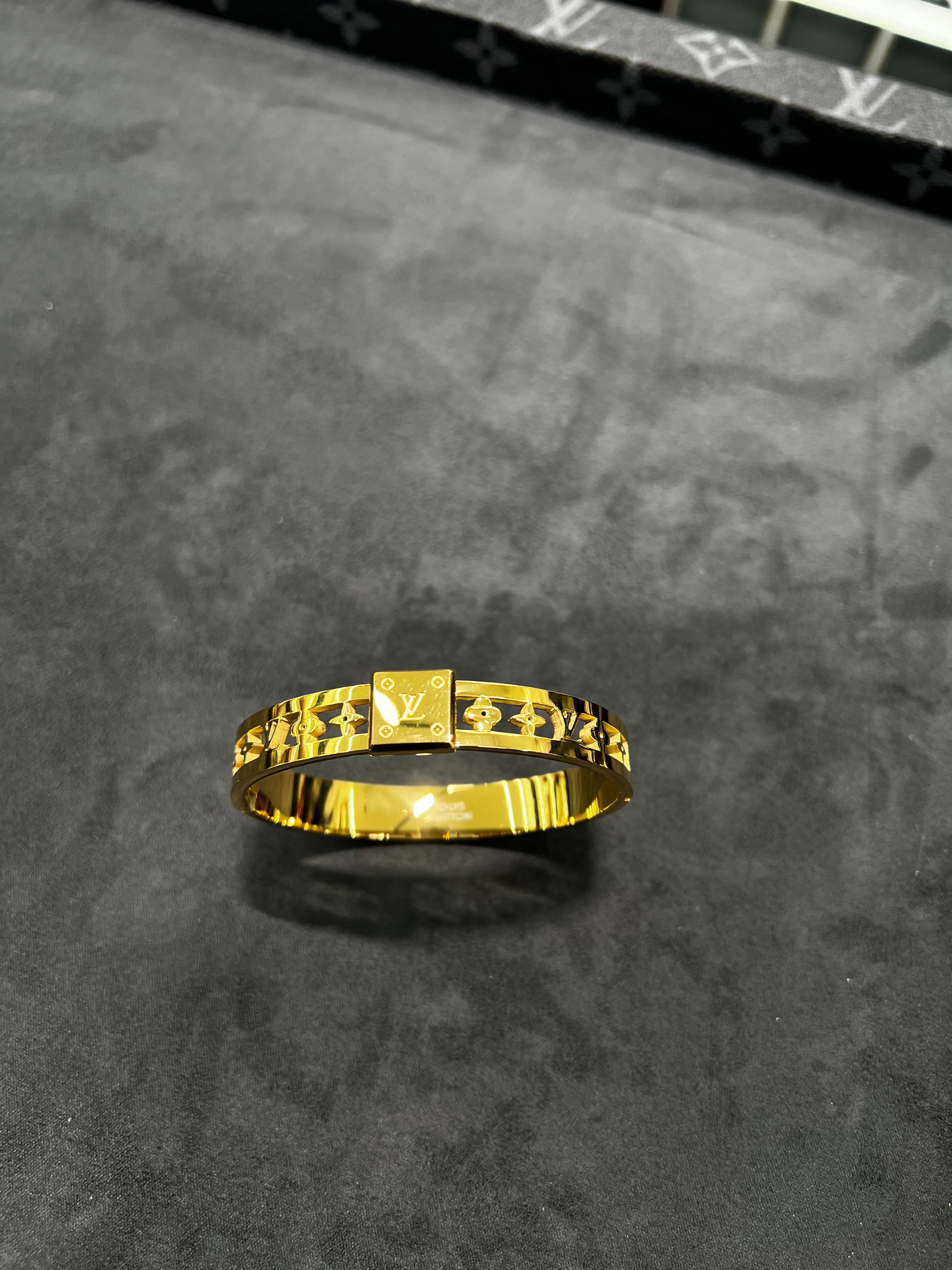 سوار LVمربعLV