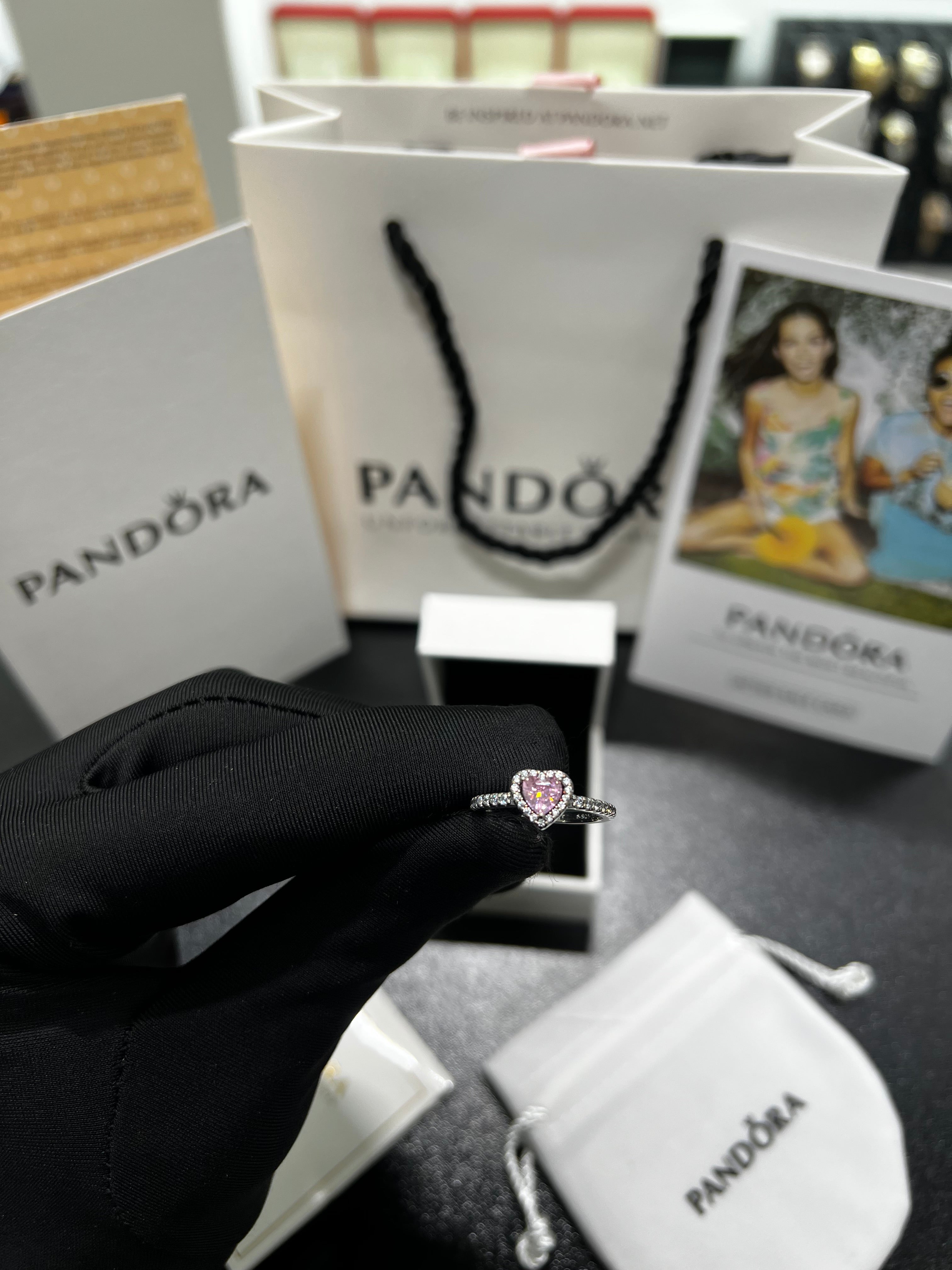 خاتم Pandōra القلب الوردي