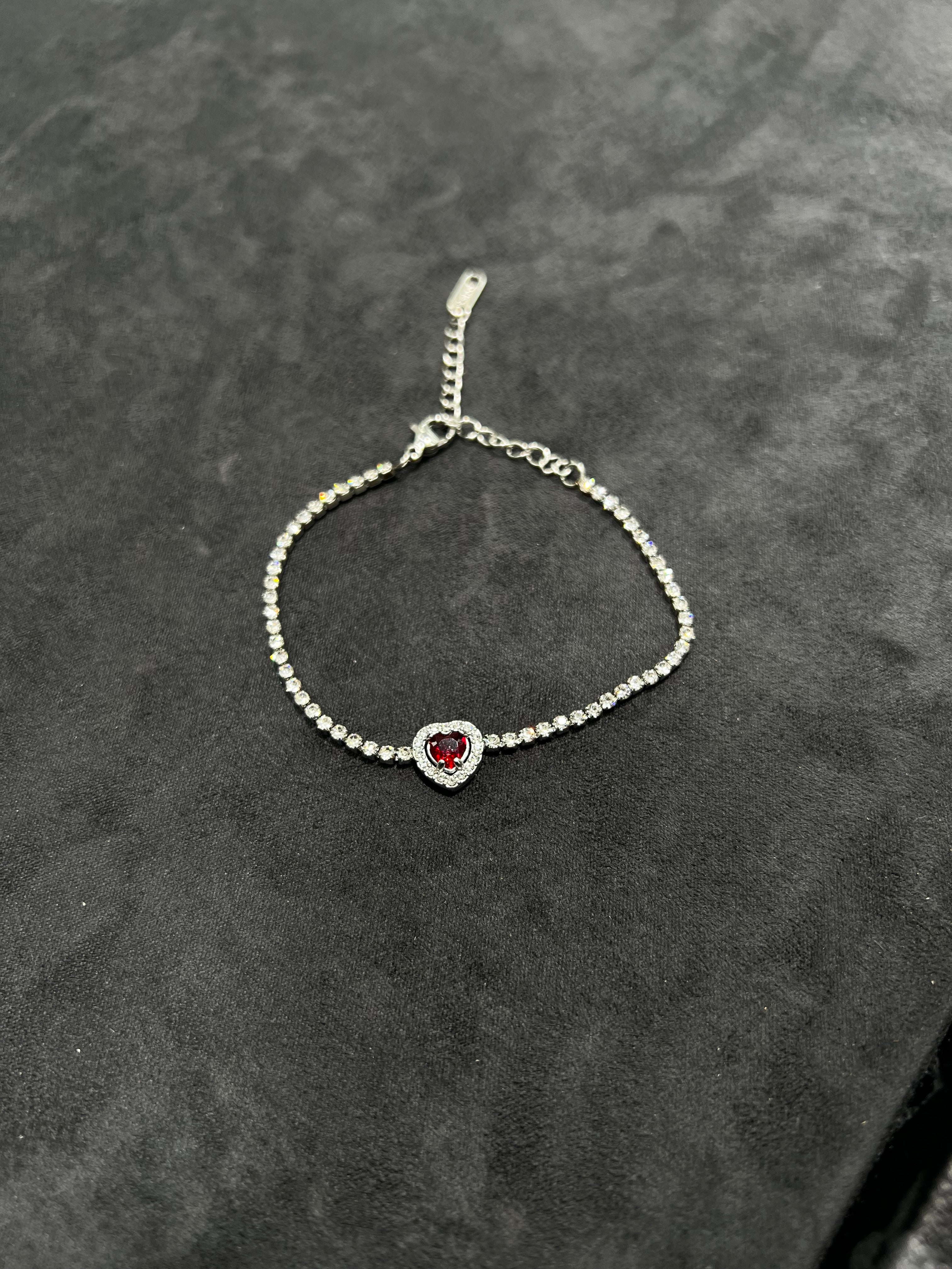 انسيال باندورا القلب احمر