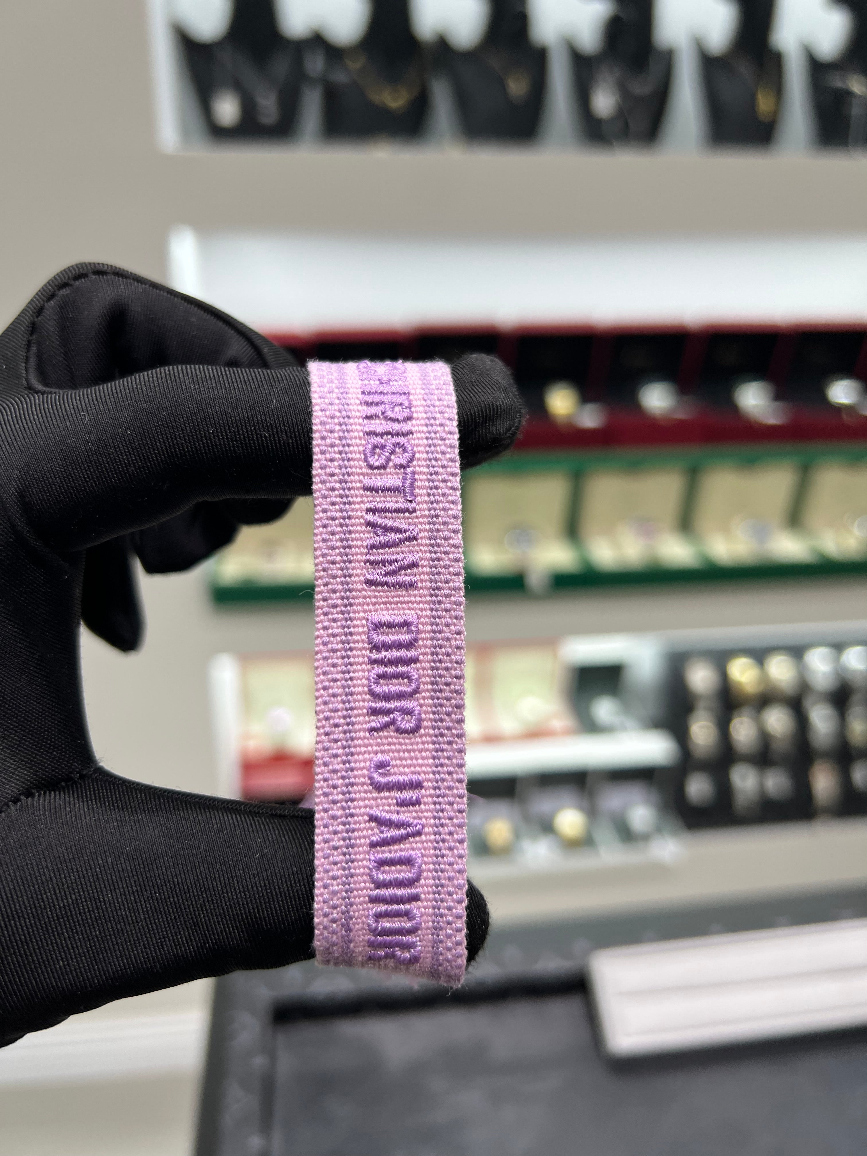 ديور قماش بنفسجي فاتح