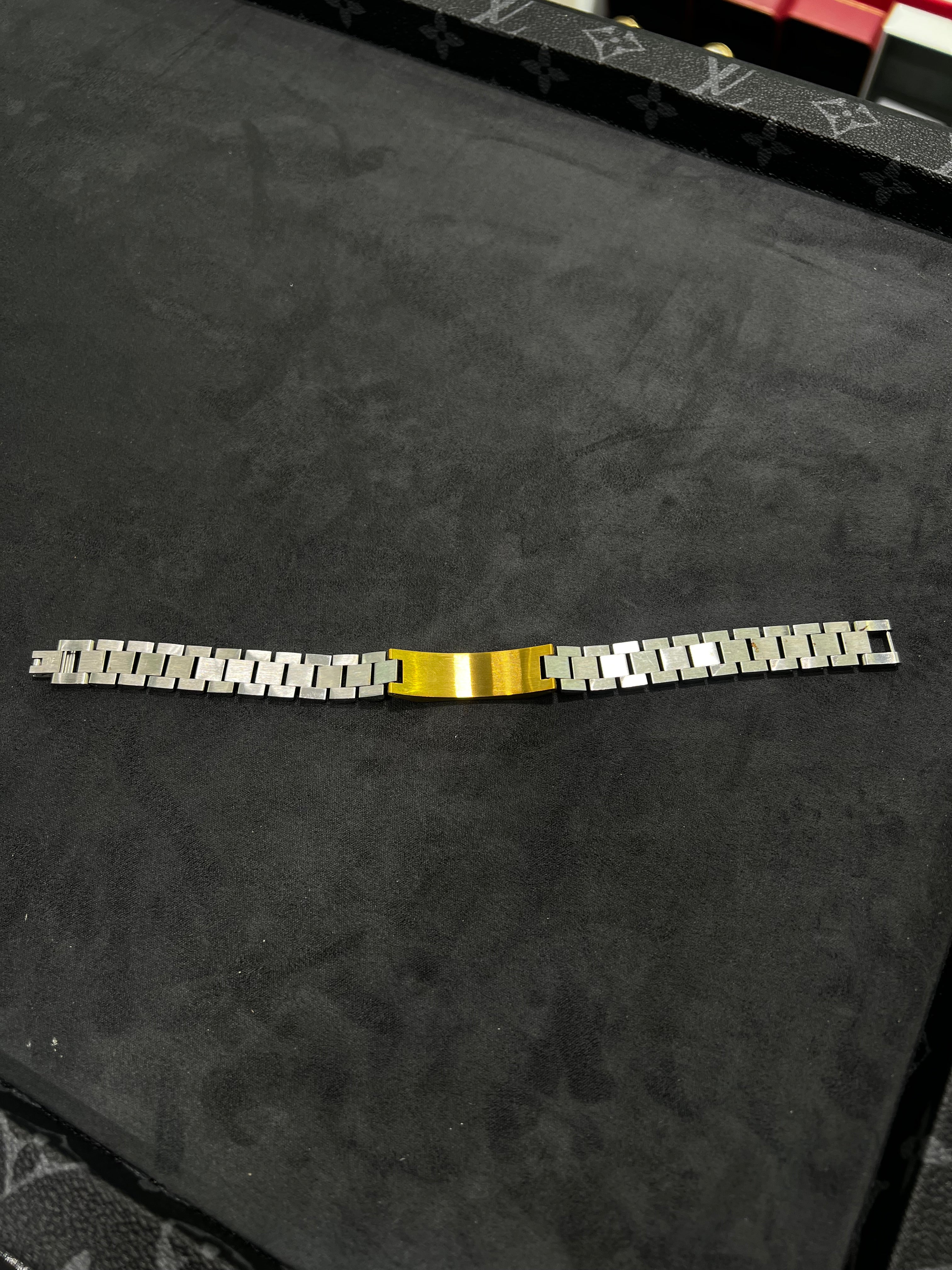 حديده رولكس الاسم مطعمه