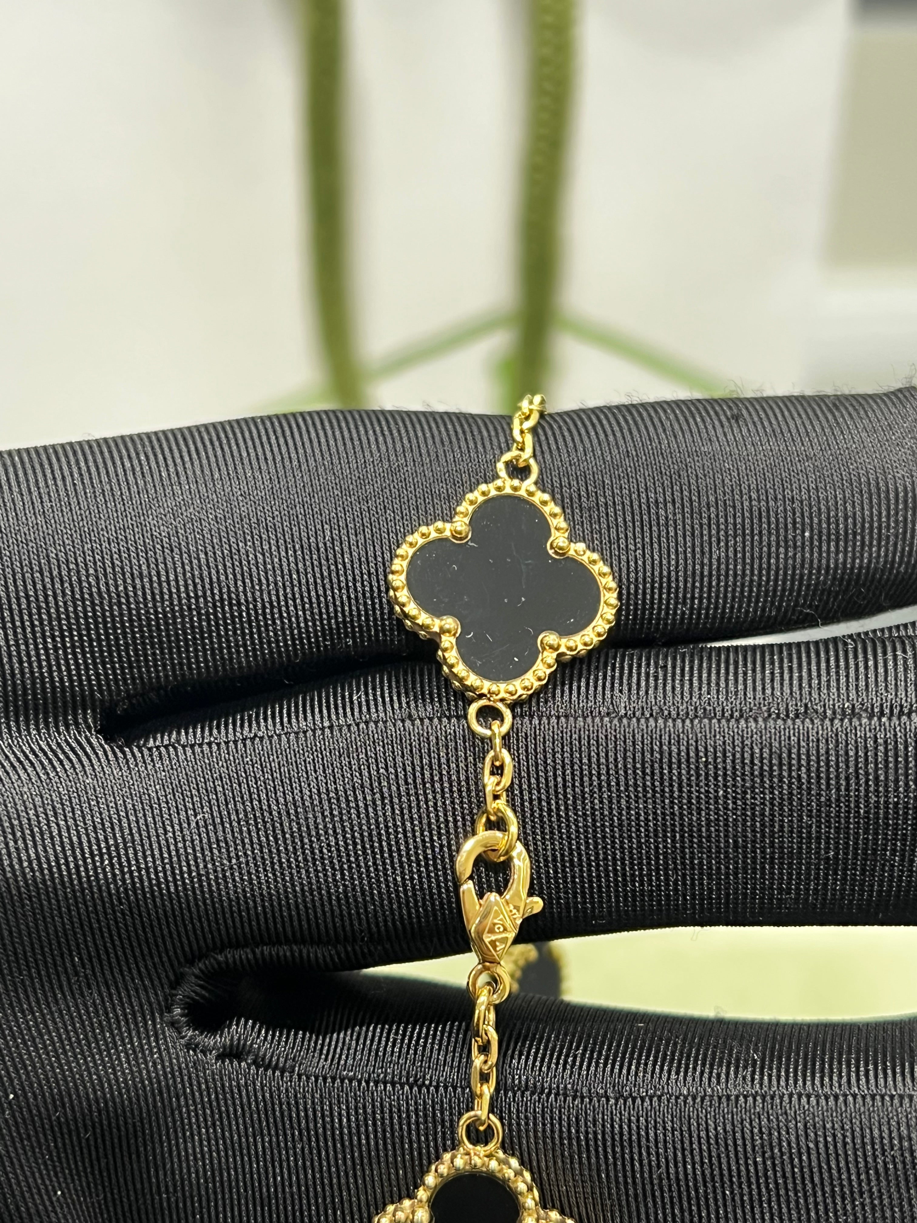 VC لامبرا ذهبي عقيق اسود