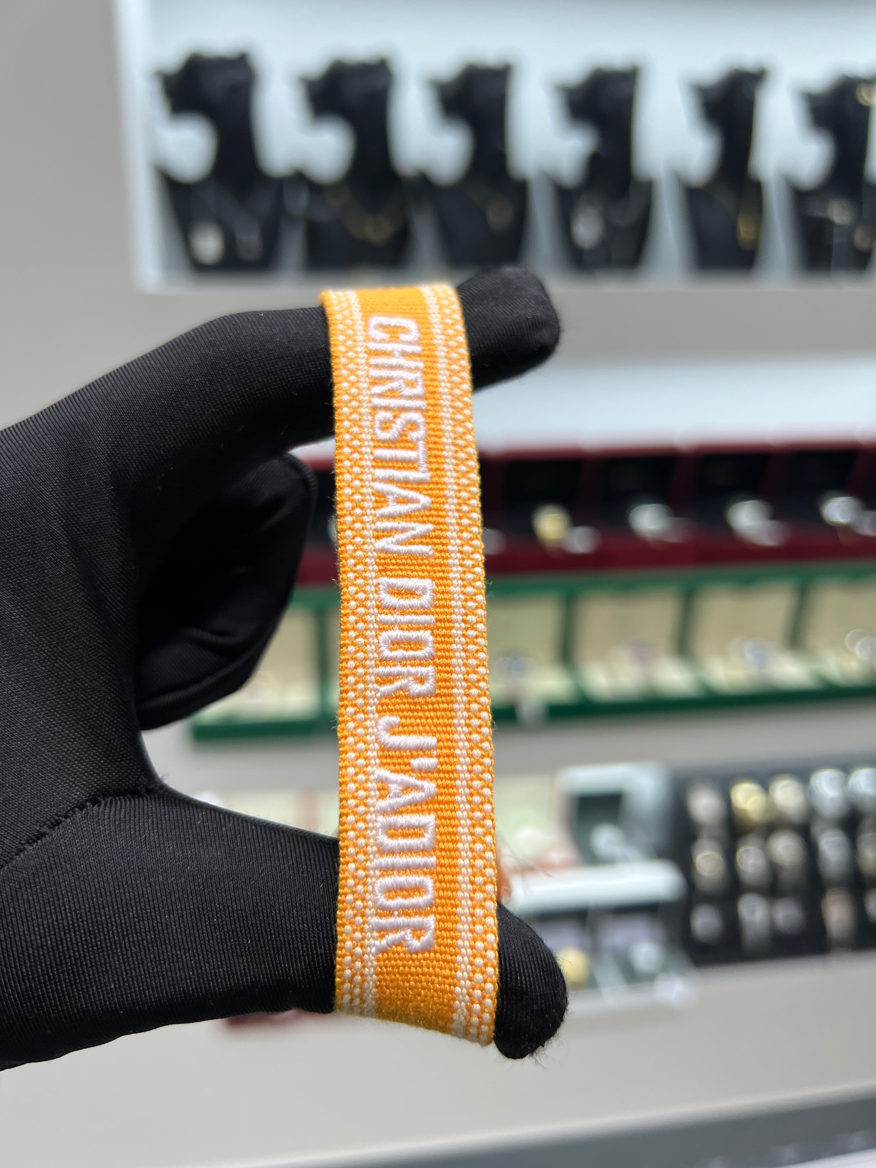 ديور قماش برتقالي