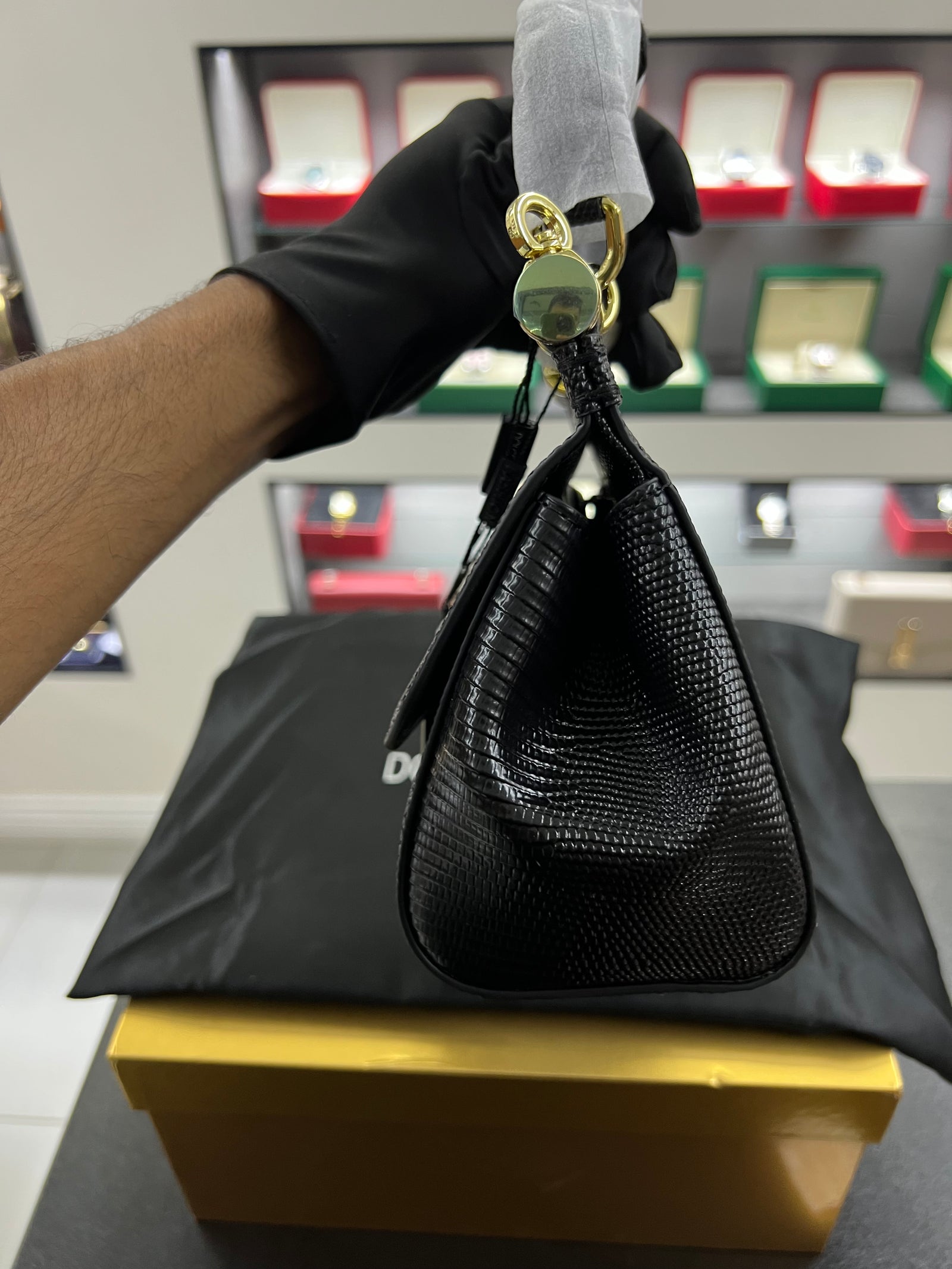 حقيبة سيسيلي صغيرة سوداء بنقشة جلد السحلية
Sicily Small – Black Lizard-Print