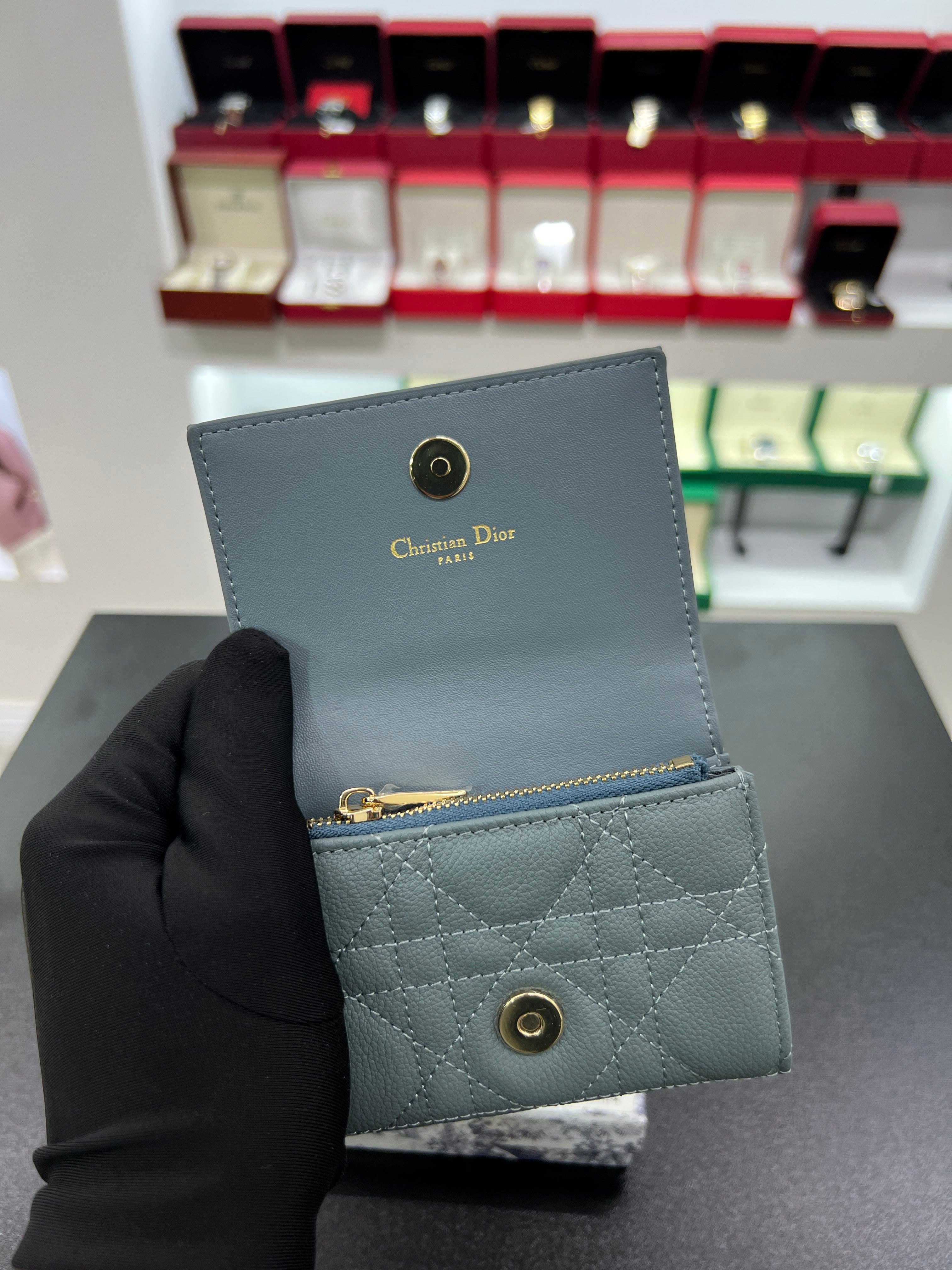 Cosmos Wallet – Grey Cannage Leather