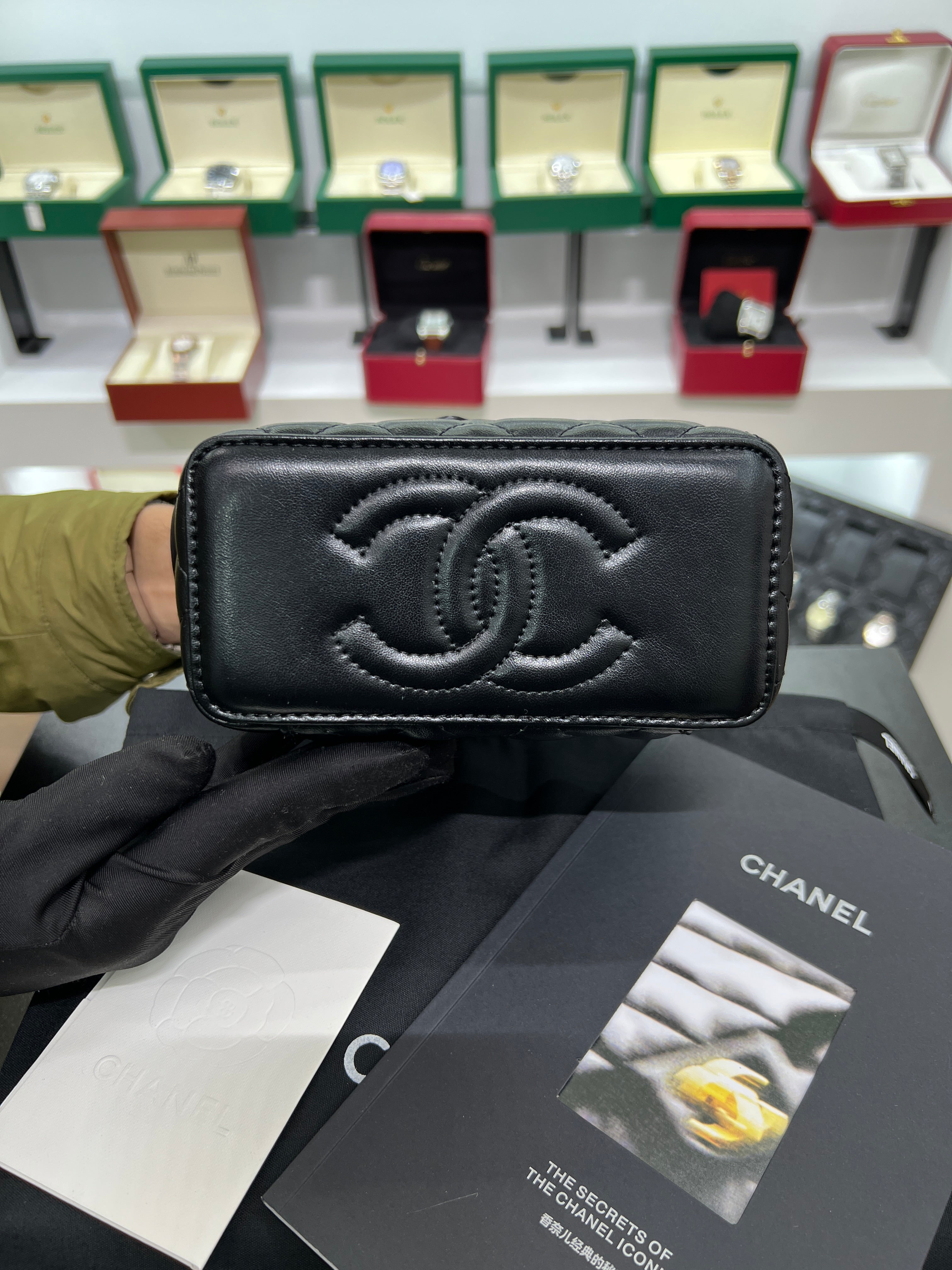 Vanity Case – Quilted Leather (Black)